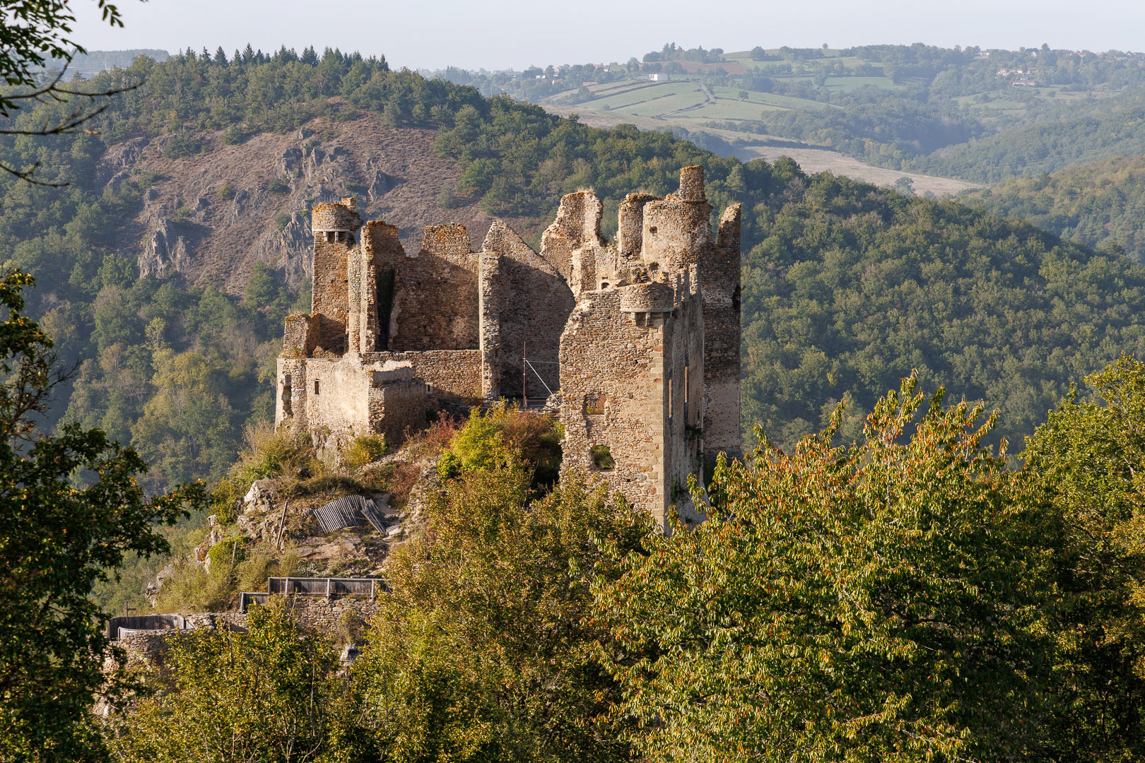 Auvergne - Les Combrailles, Saint-Rémy-de-Blot : le Château Rocher (Puy-de-Dôme)