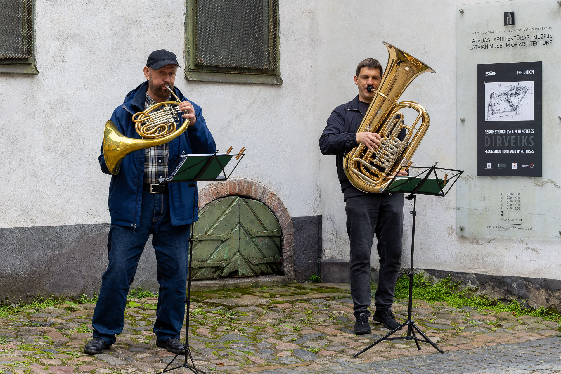 Riga - Devant le bâtiment des Trois Frères