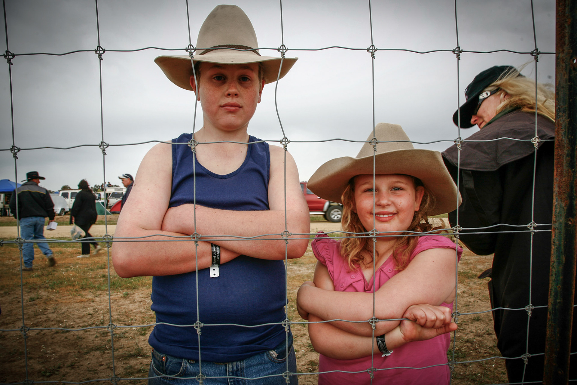 Kids watch the circle work competition at Deniliquin Ute Muster. October 2, 2009. Deniliquin, NSW.