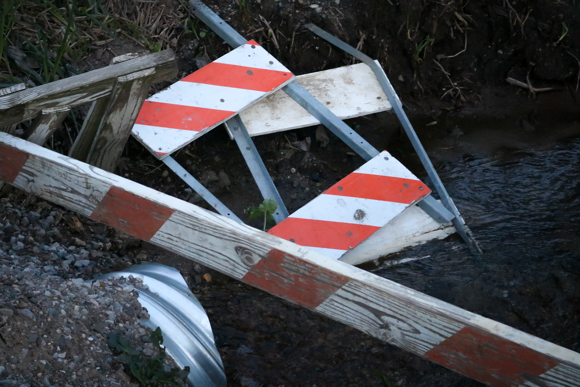 ‘(Con)struction’ first appeared online in Passengers Journal 1.3 in September 2020.