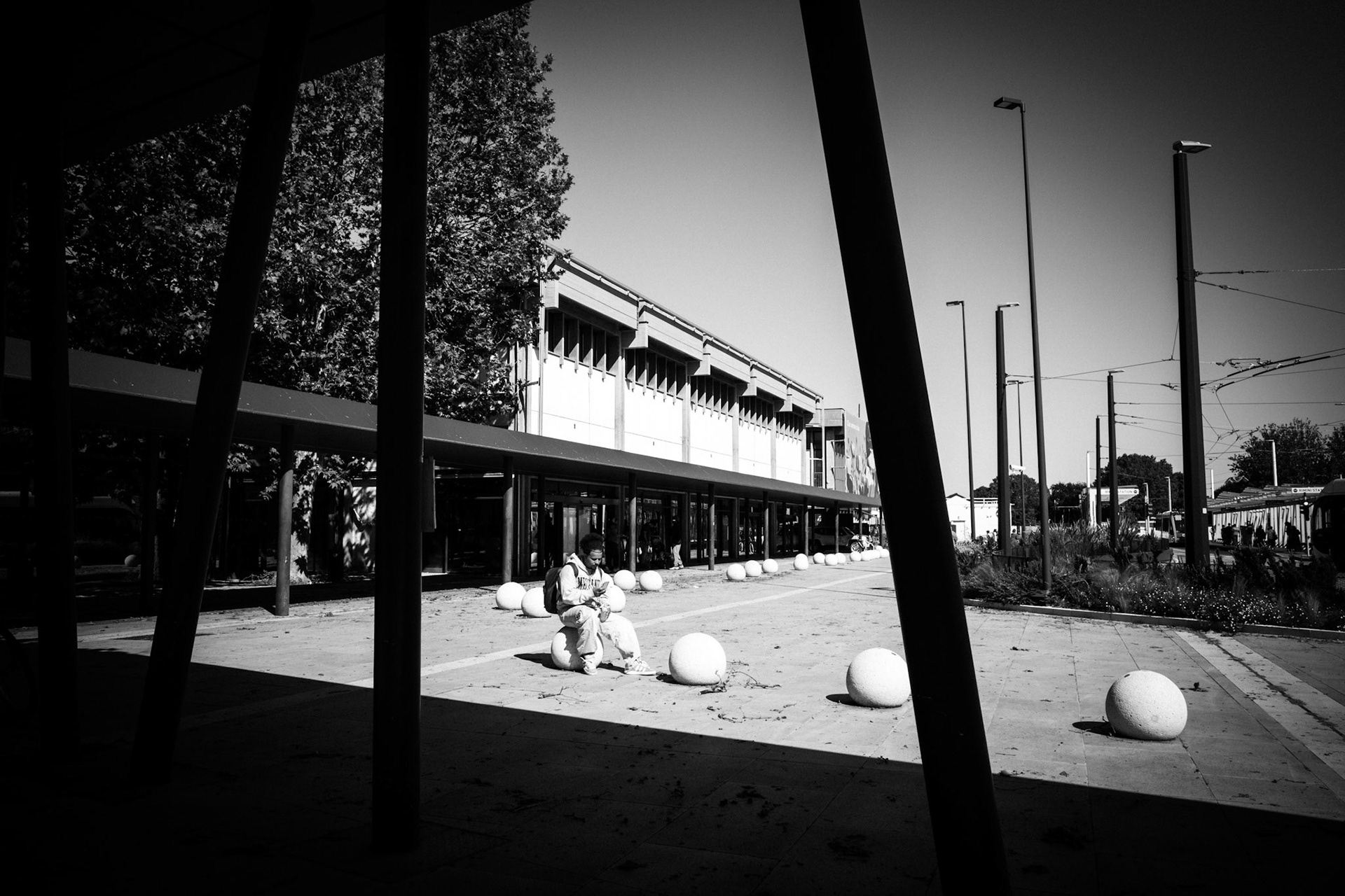 Between shadows and orbits