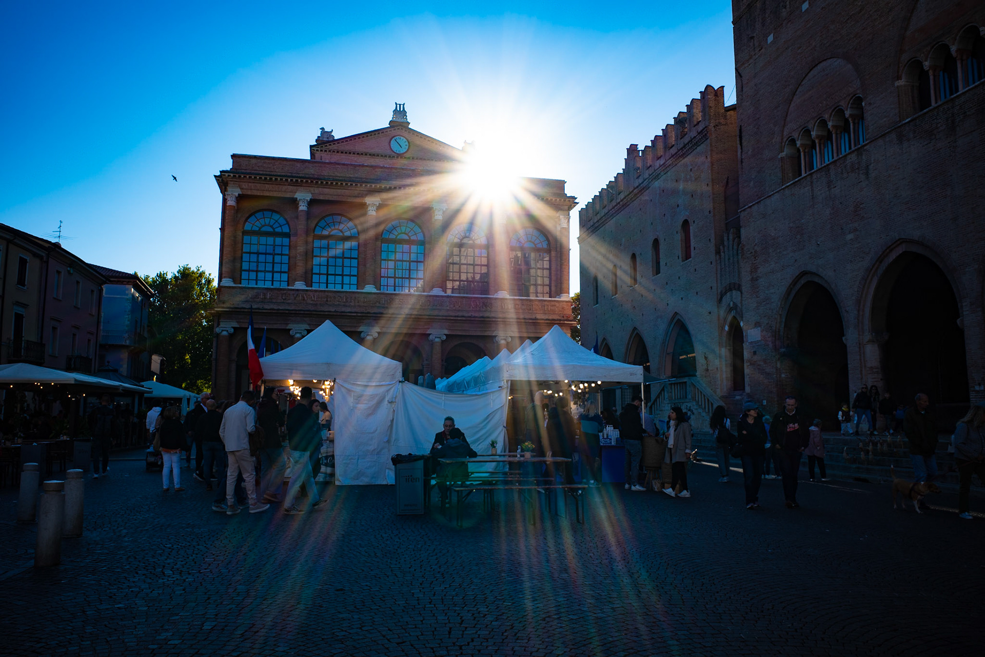 The light falling on the market like a blessing of unseen breaths
