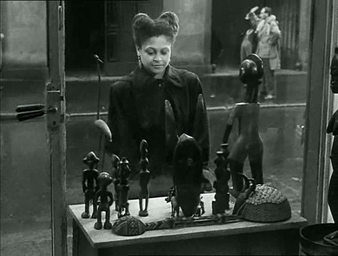 Chris Marker & Alain Resnais, Les statues neurent aussi, 1952-3, 16mm, b&w, sound, film still, © Présence Africaine, 1953