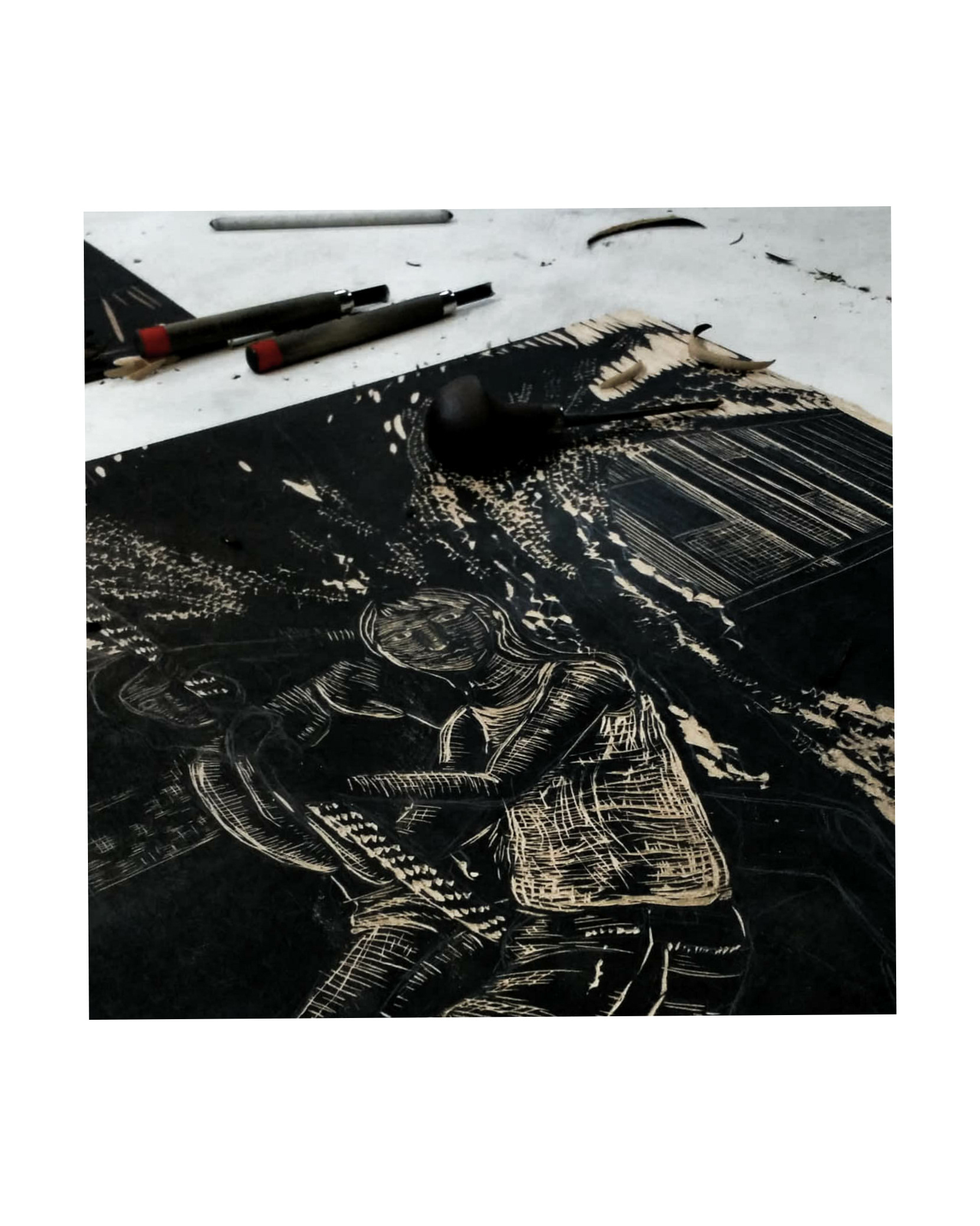 Detalhe de uma matriz de xilogravura, obra "Balanço" 2019