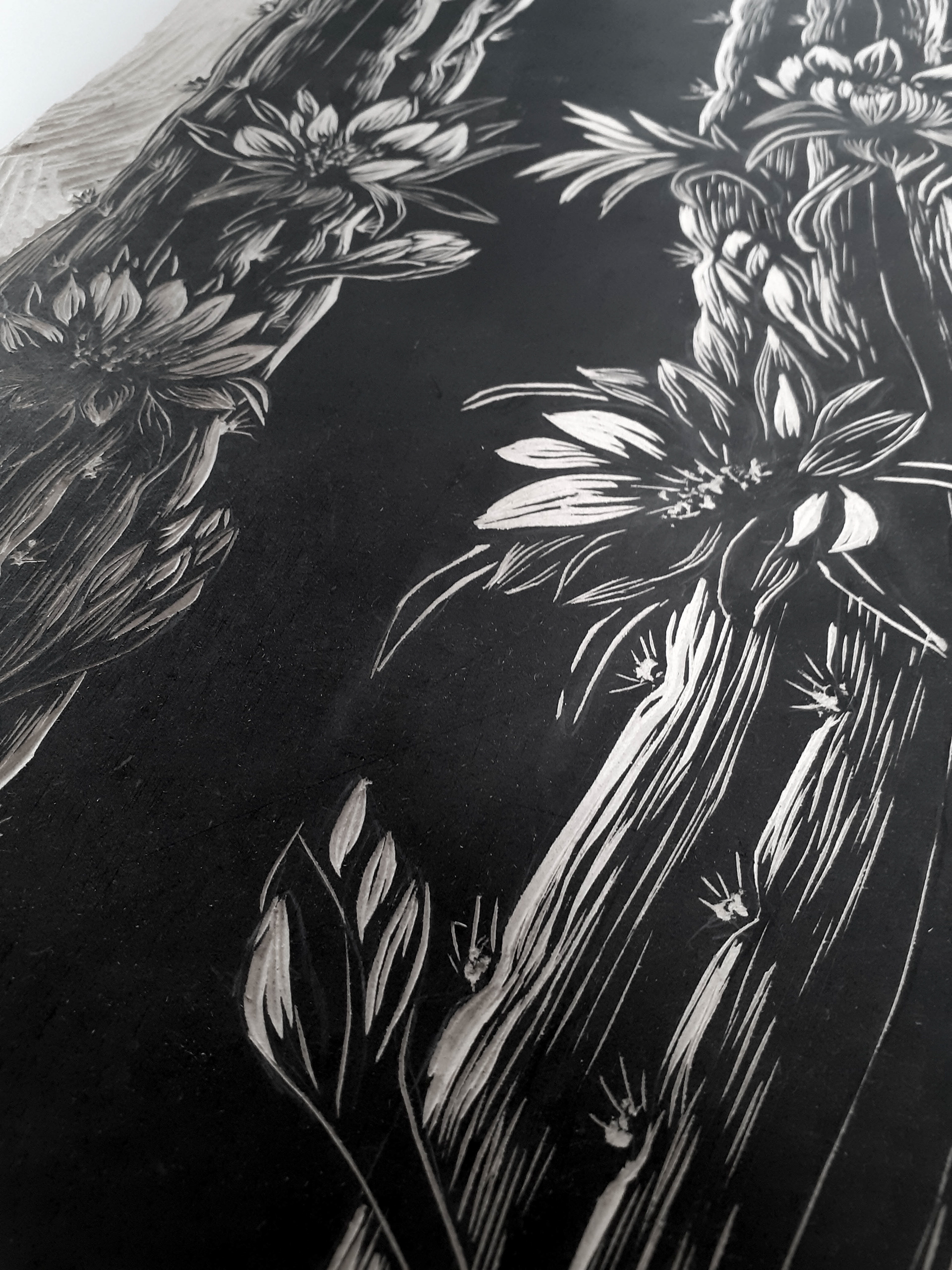 Raquel Ferreira, detalhe de matriz de xilogravura, 2021