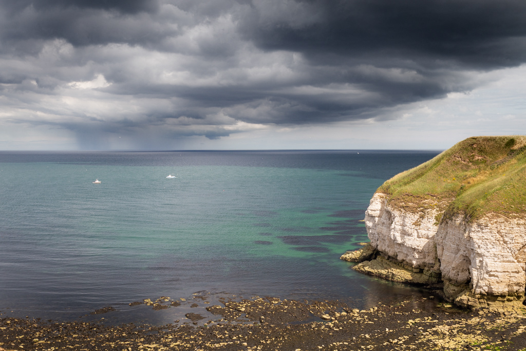 Colours & light at Thornwick Bay