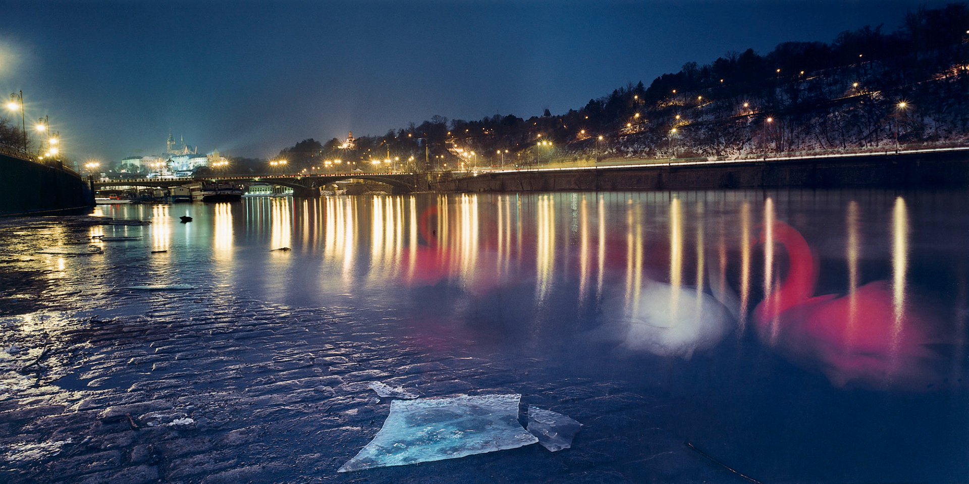 Démoni a bůžci (Praha: Na Františku), 2005