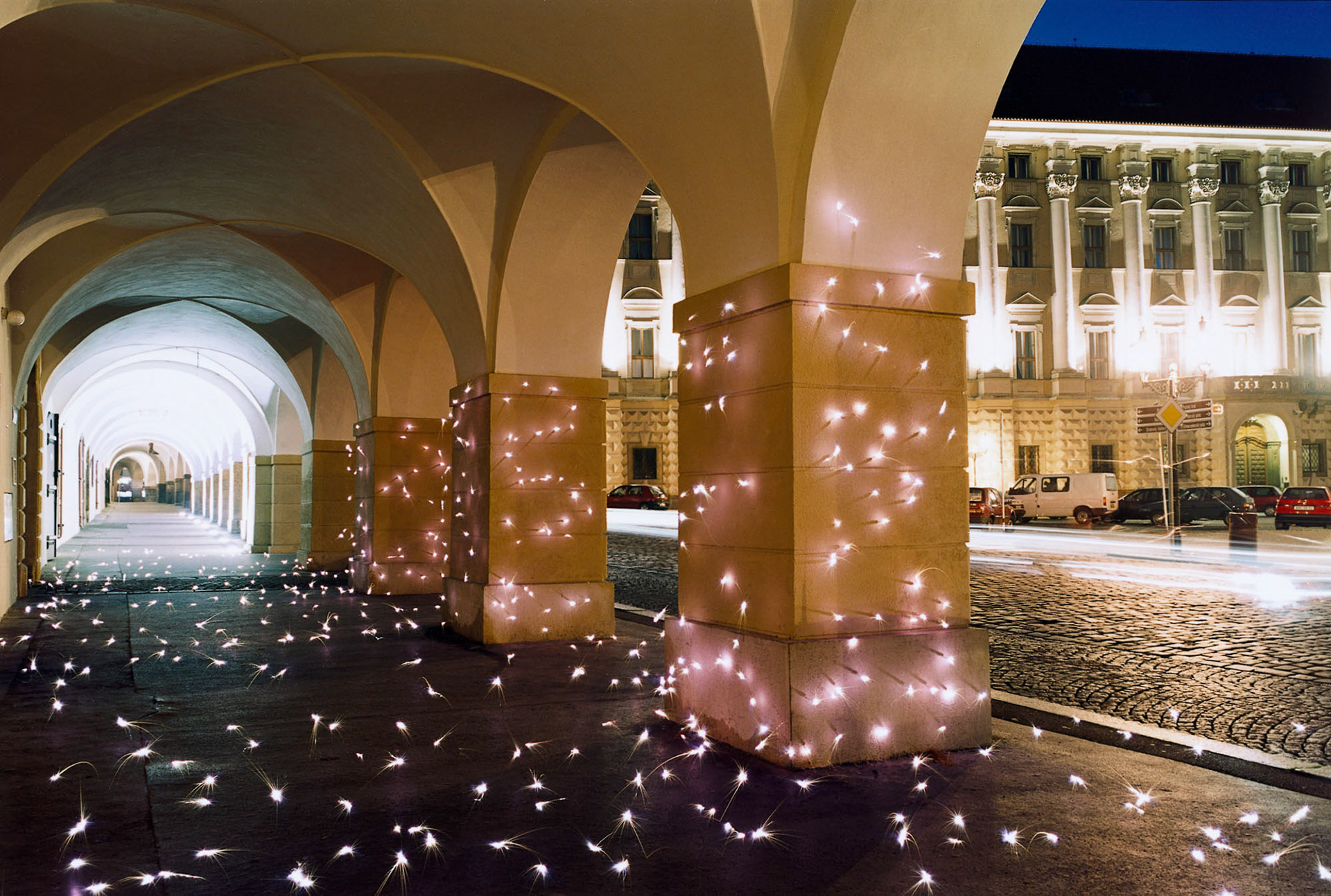 Démoni a bůžci (Praha: U vola), 2000