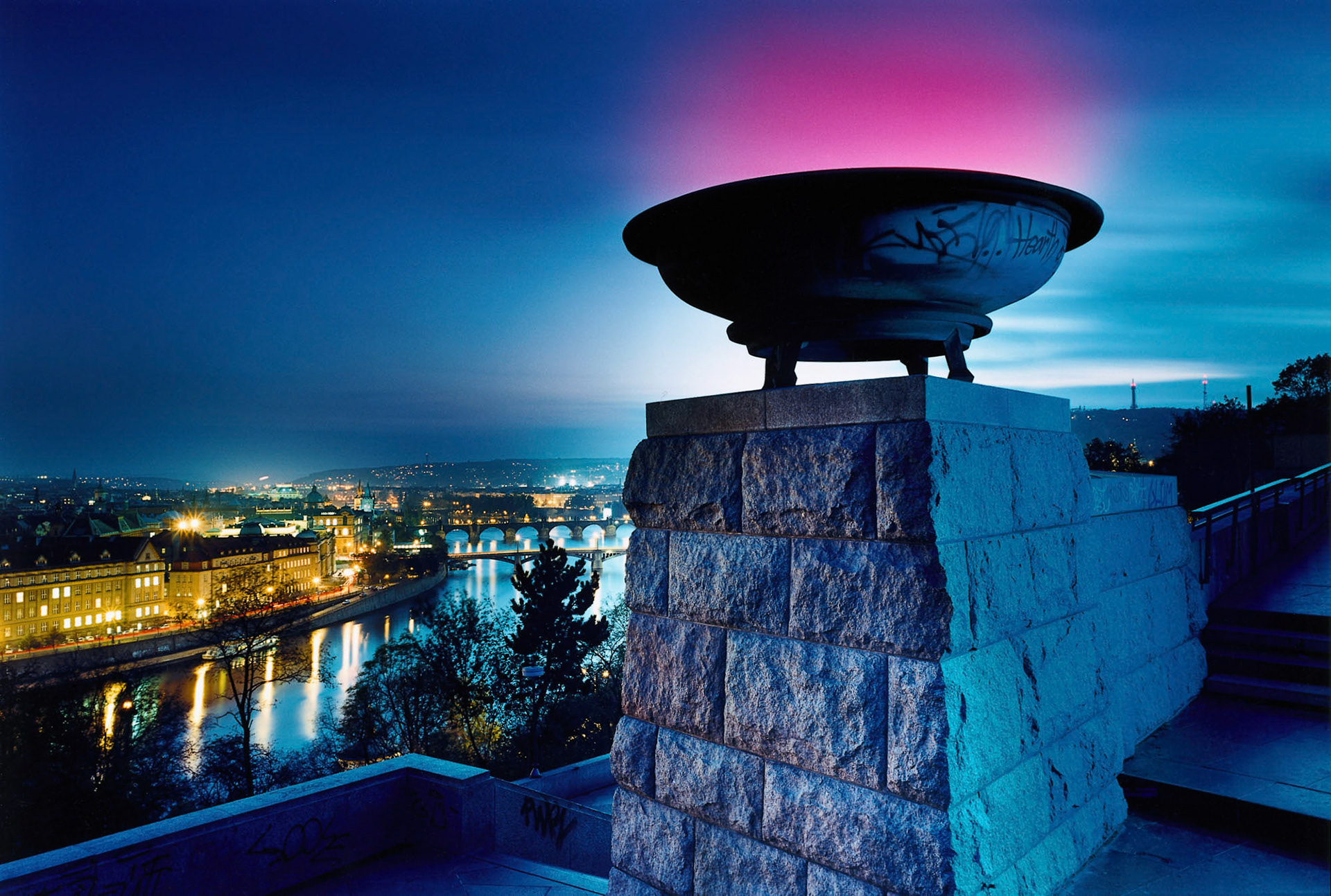 Démoni a bůžci (Praha: Letná - Stalin), 2000