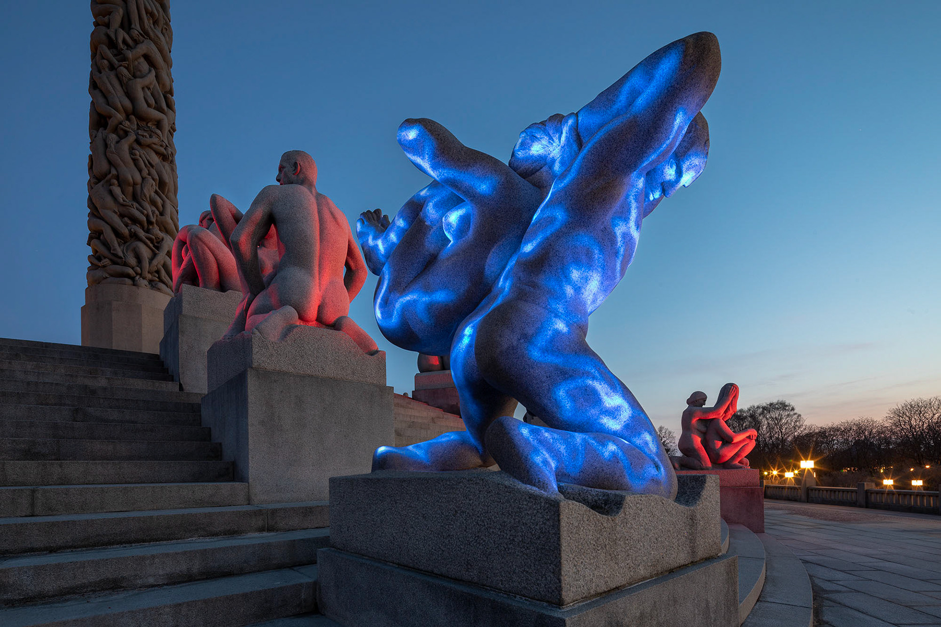 Démoni a bůžci (Vigeland), 2019