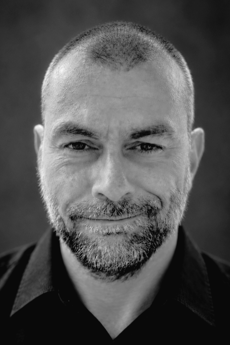 Christian Lapp – Fotograf, Systemtheoretiker, ehemaliger Universitätslektor und Autor des Spannungsromans Alignment: Wenn KI mehr tut, als sie soll