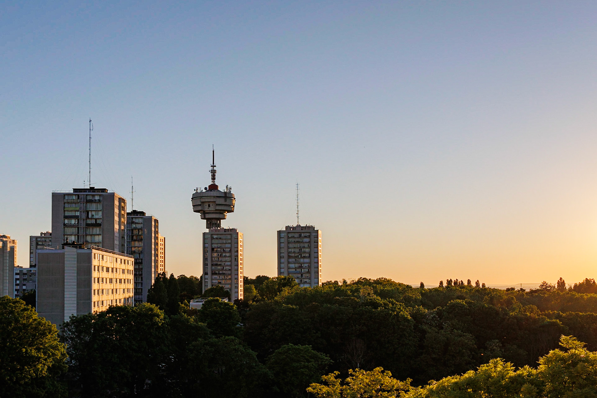 Les lilas Romainville TDF radio and TV broadcast tower