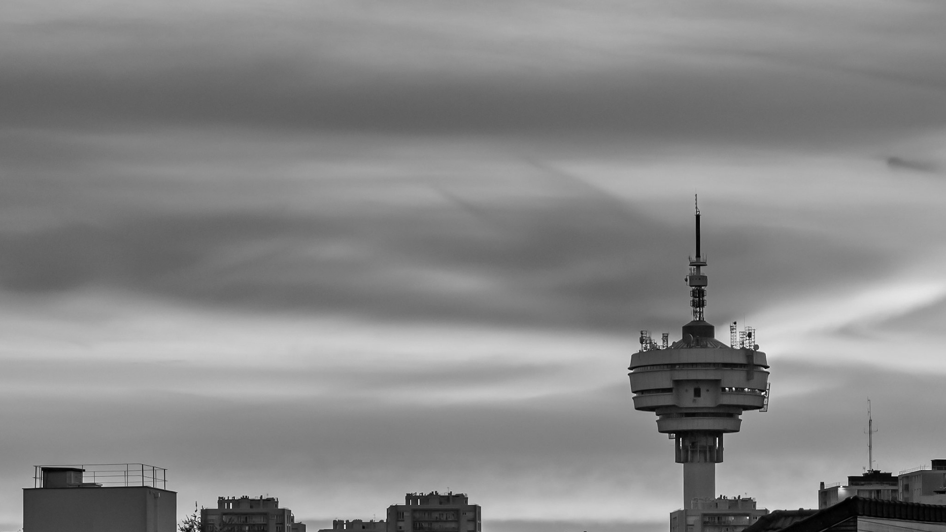Les lilas Romainville TDF radio and TV broadcast tower