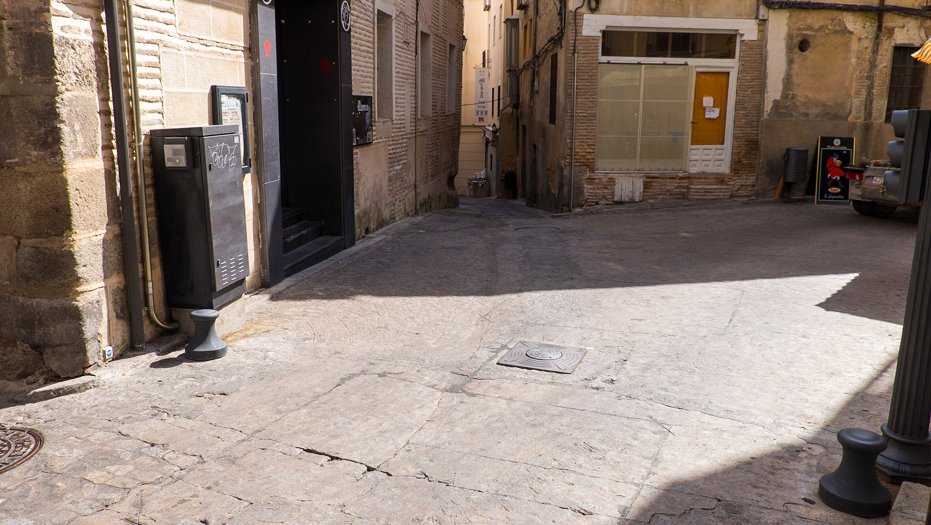 Photo 4 of 5: Barrier down.