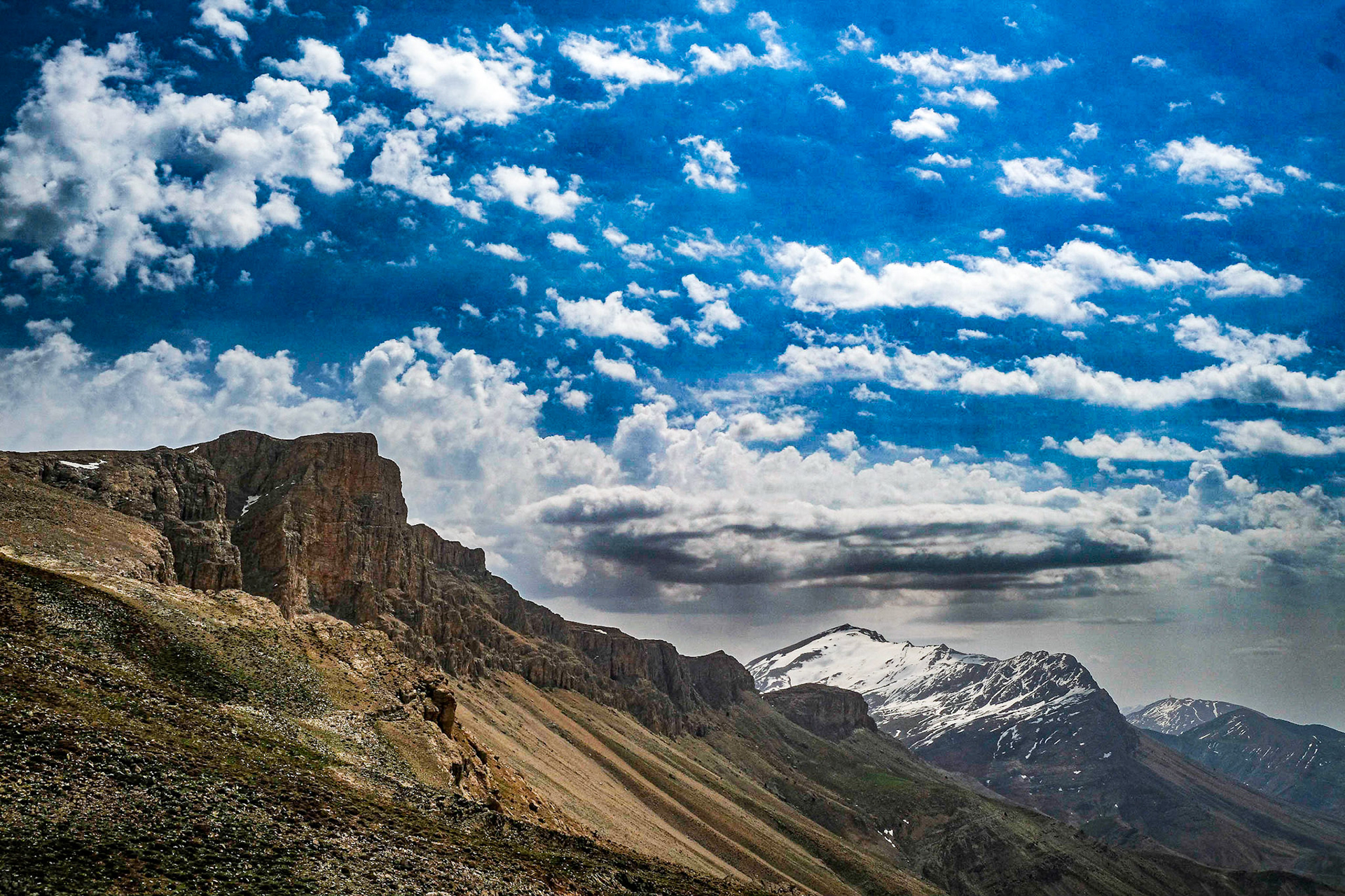 Gole Zard MT in background