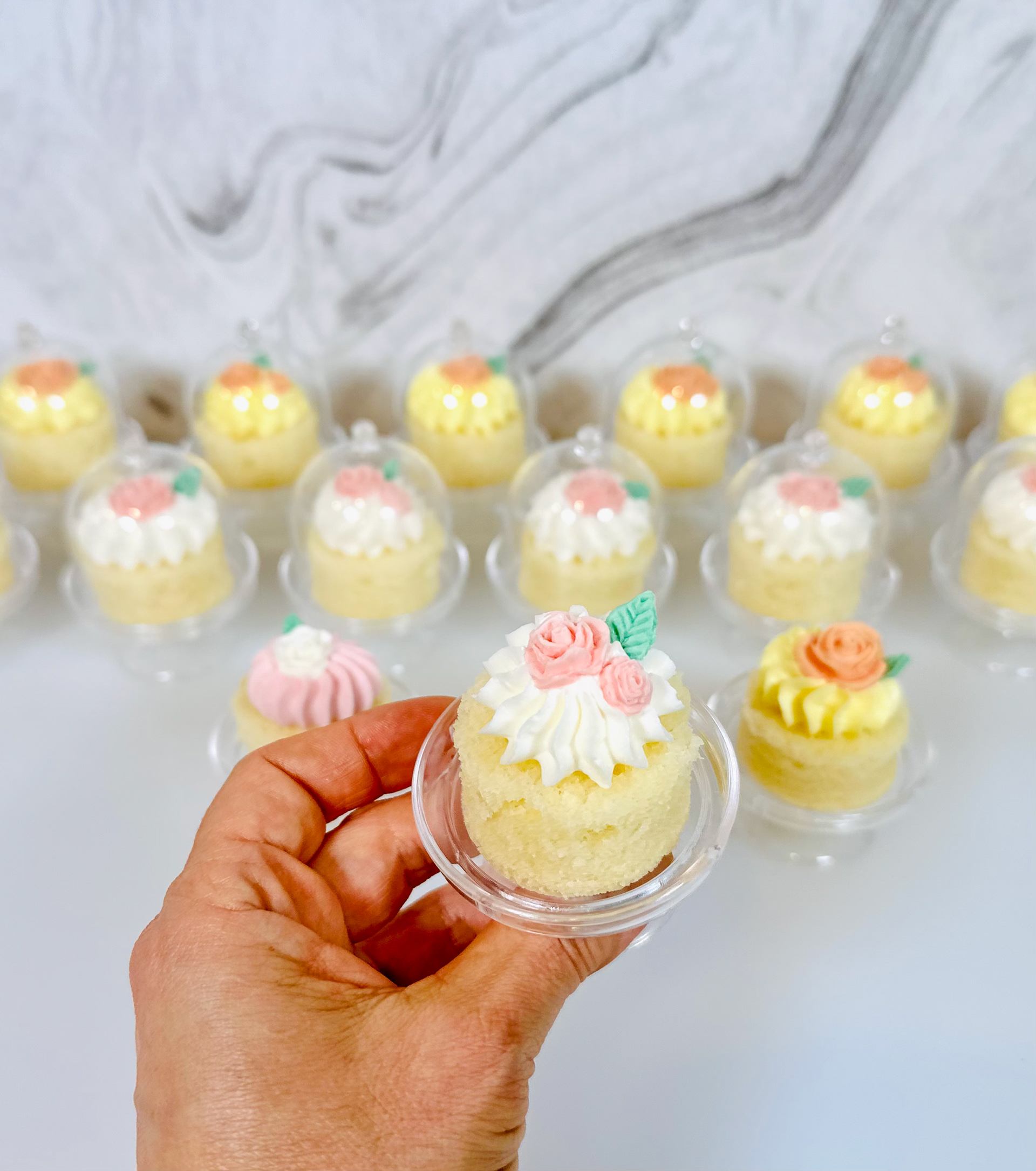 Tiny cakes