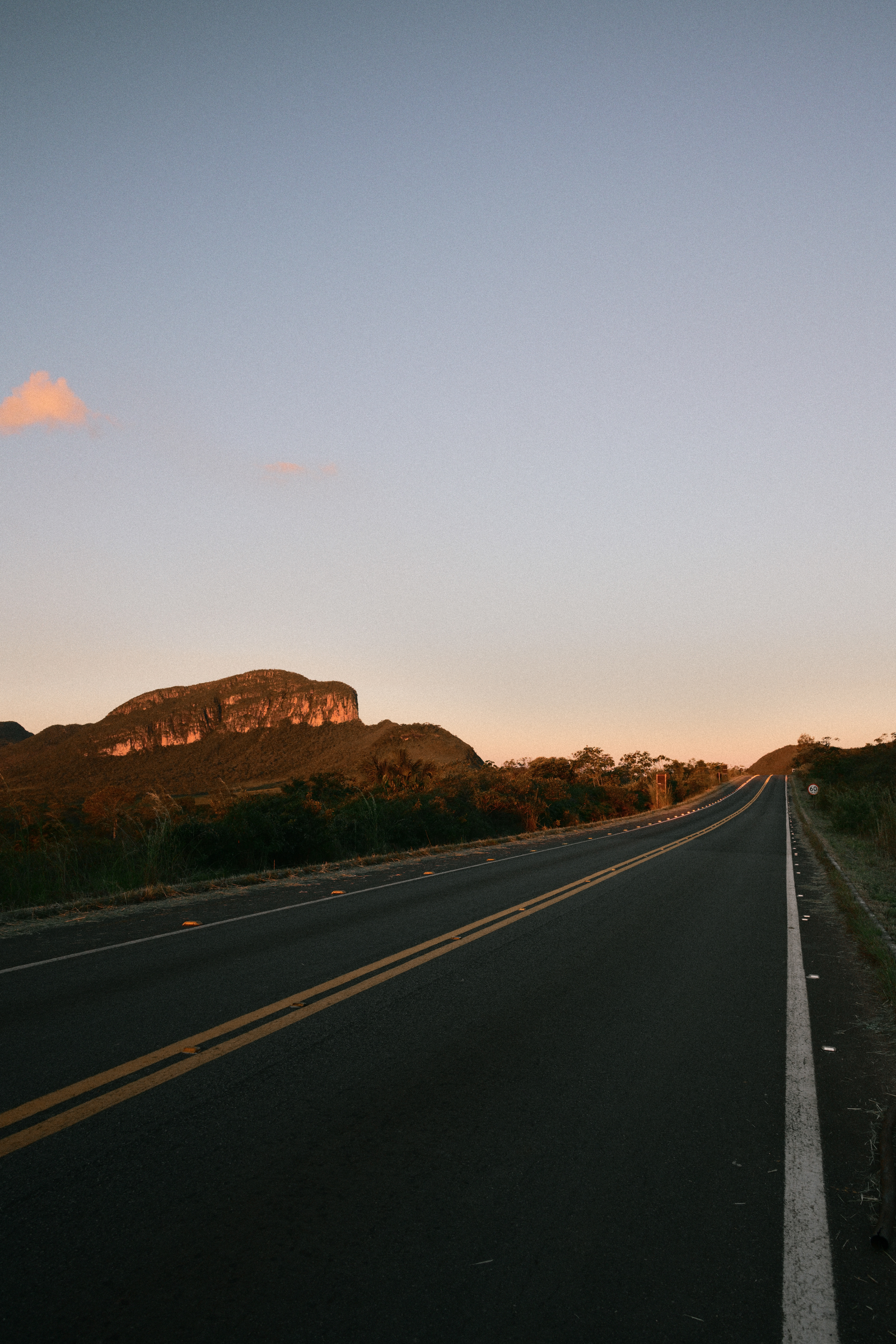 Morro da baleia e estrada para Alto Paraíso