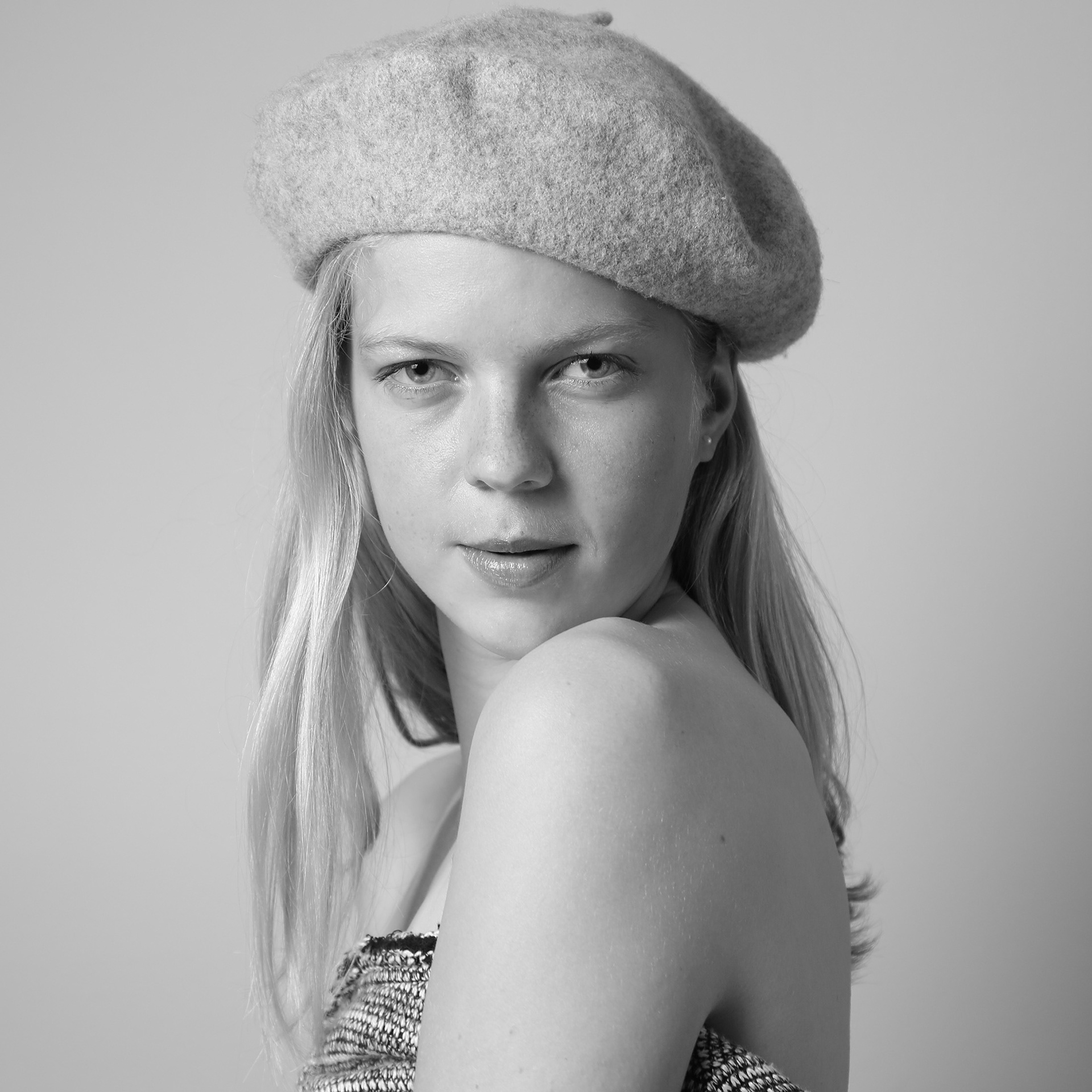 BW photo of model links to FASHION STYLING section