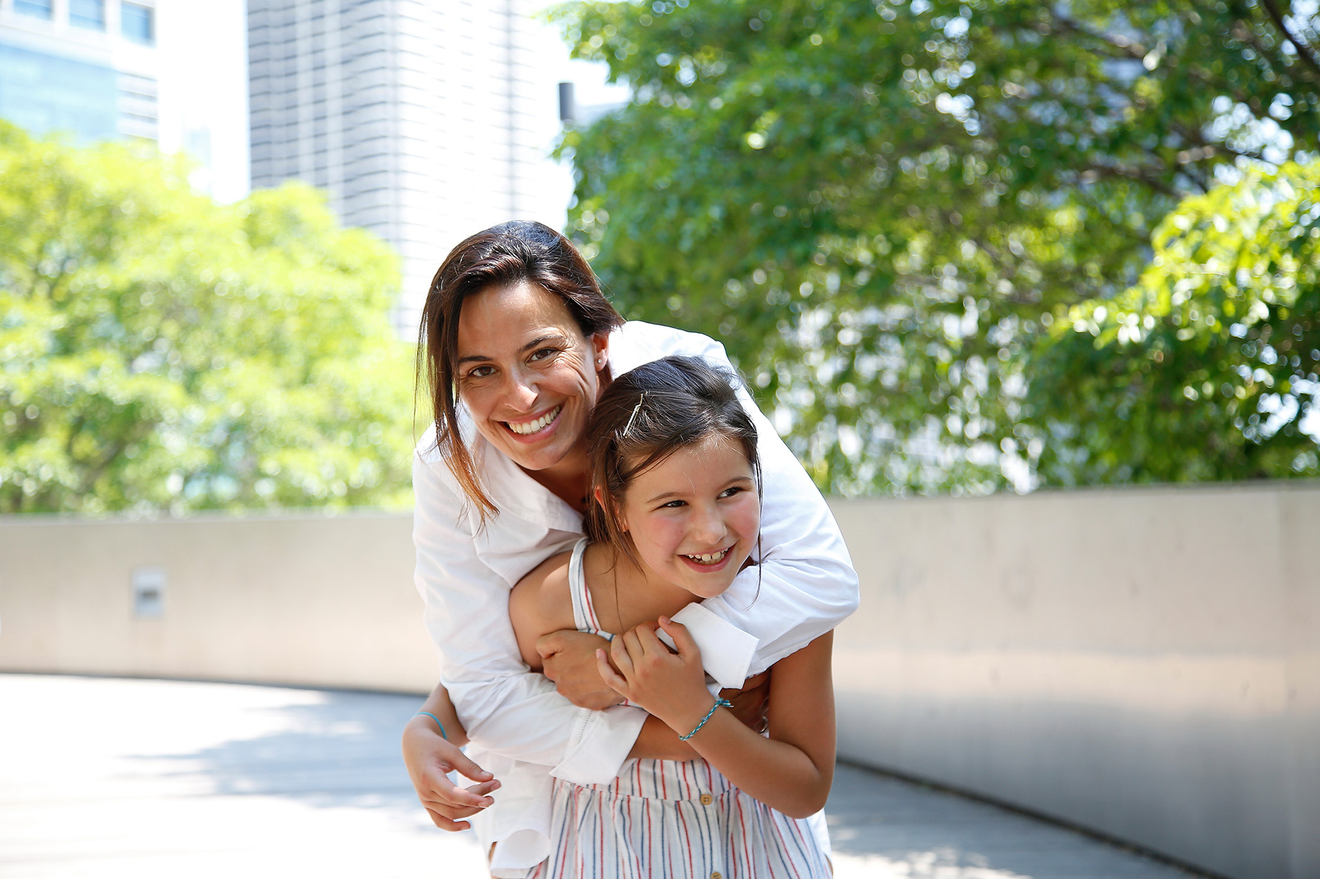 photo of mother embracing child links to FAMILY LIFESTYLE section