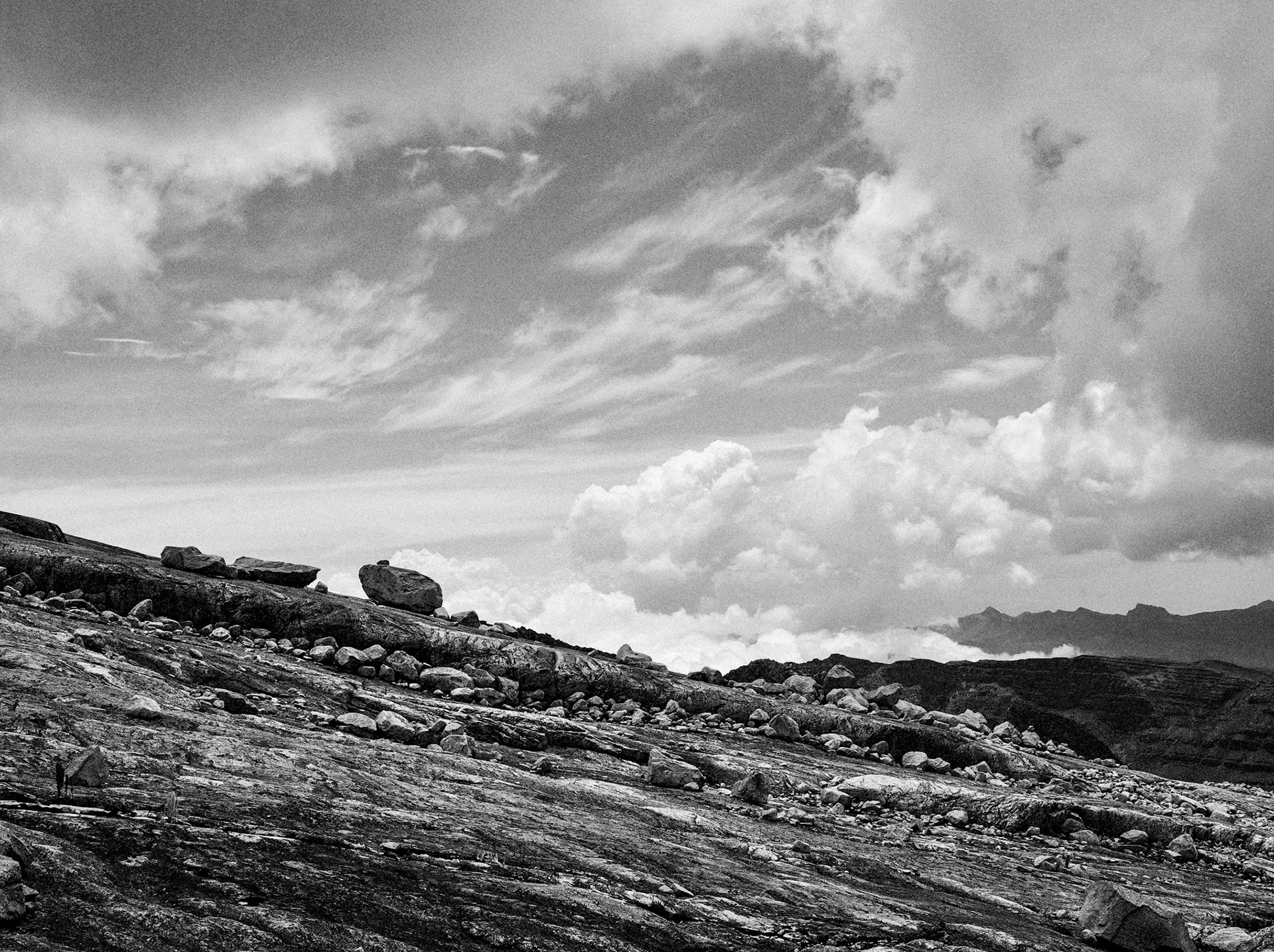 Plateau rocheux à 4800 m d'altitude sur le chemin vers le Pulpito del Diablo