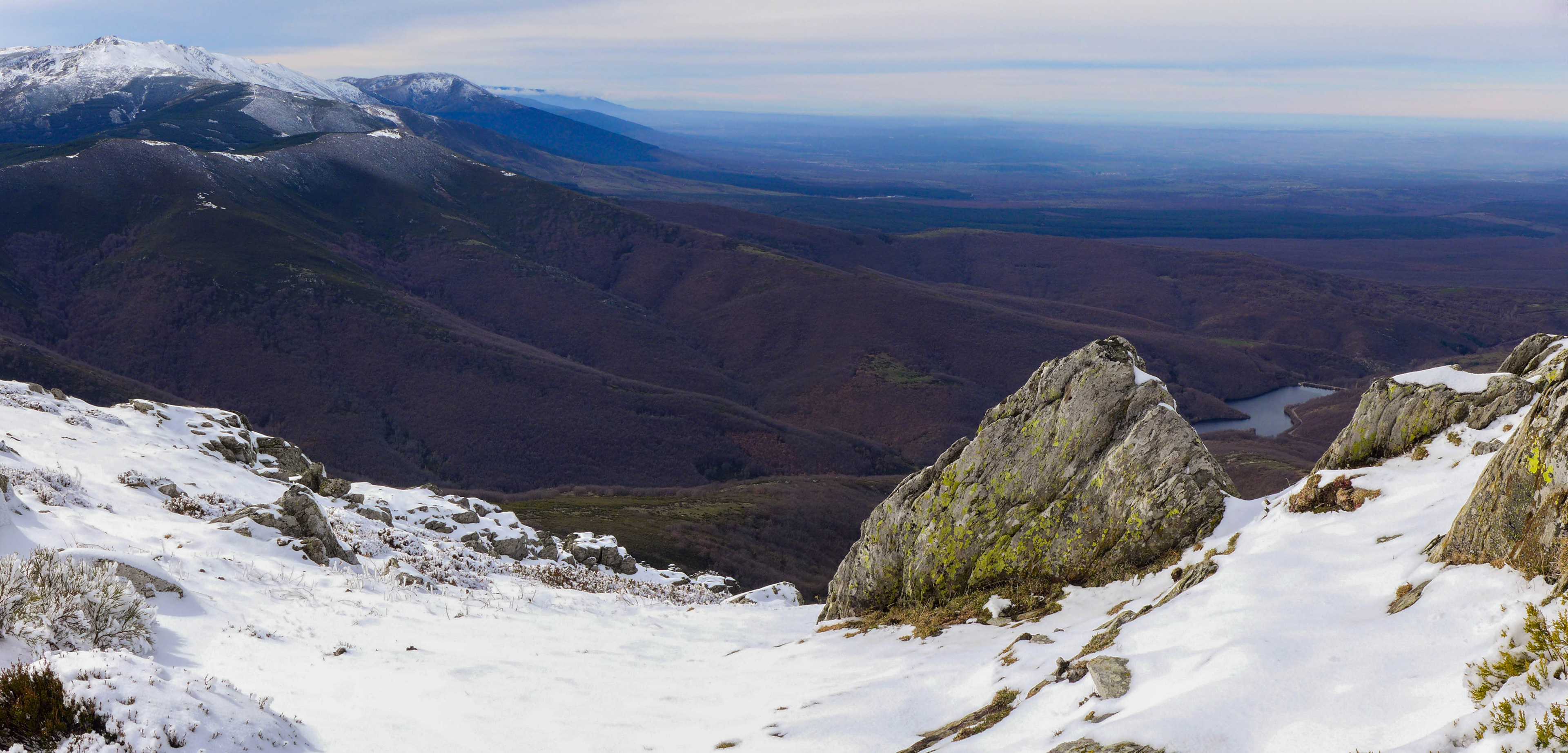 Pico del Lobo y la Pinilla desde el cordal de la Buitrera en la Sierra de Ayllón