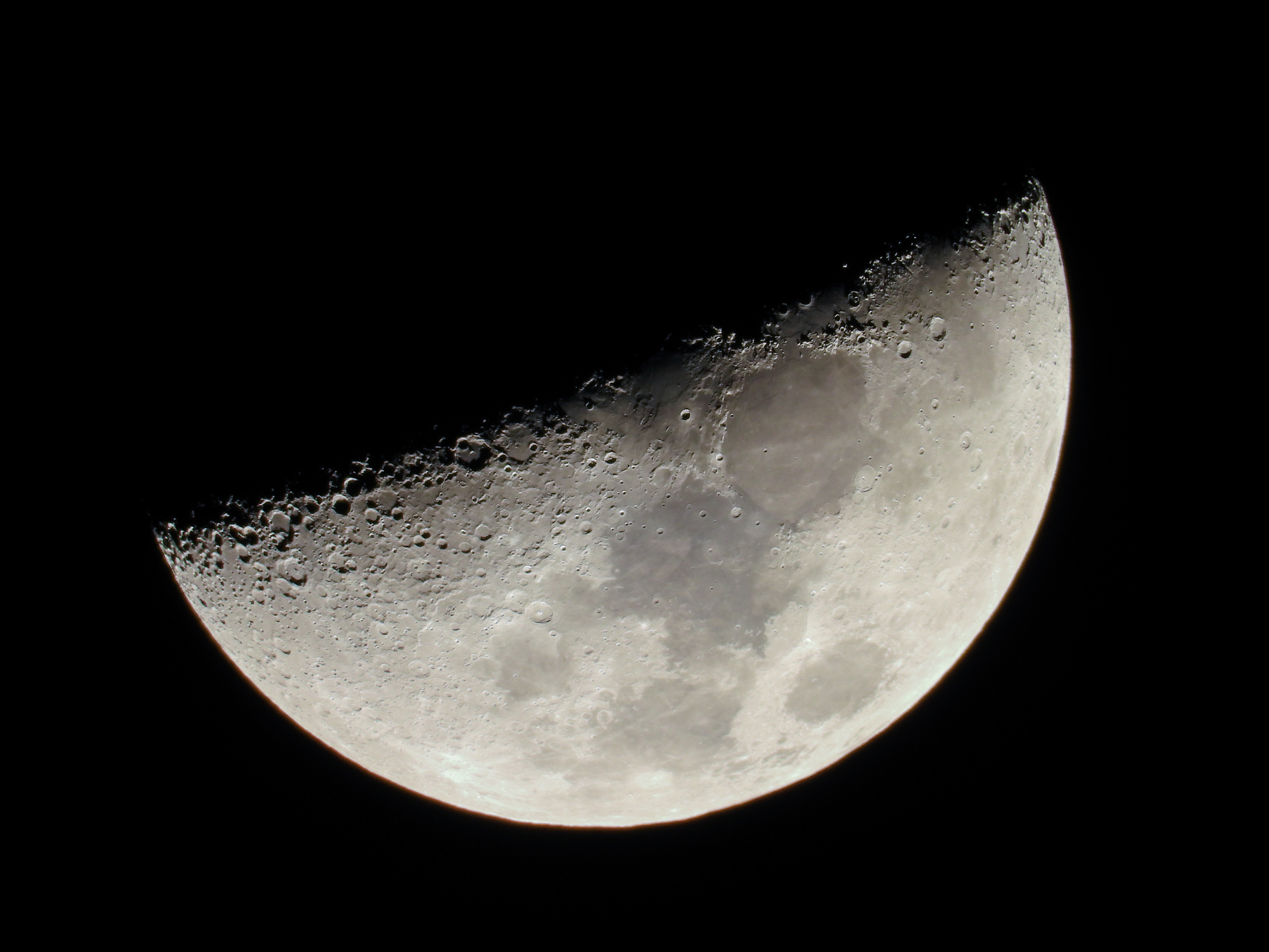 Fotografía la luna con la Nikon Coolpix P1000 - MakaCel