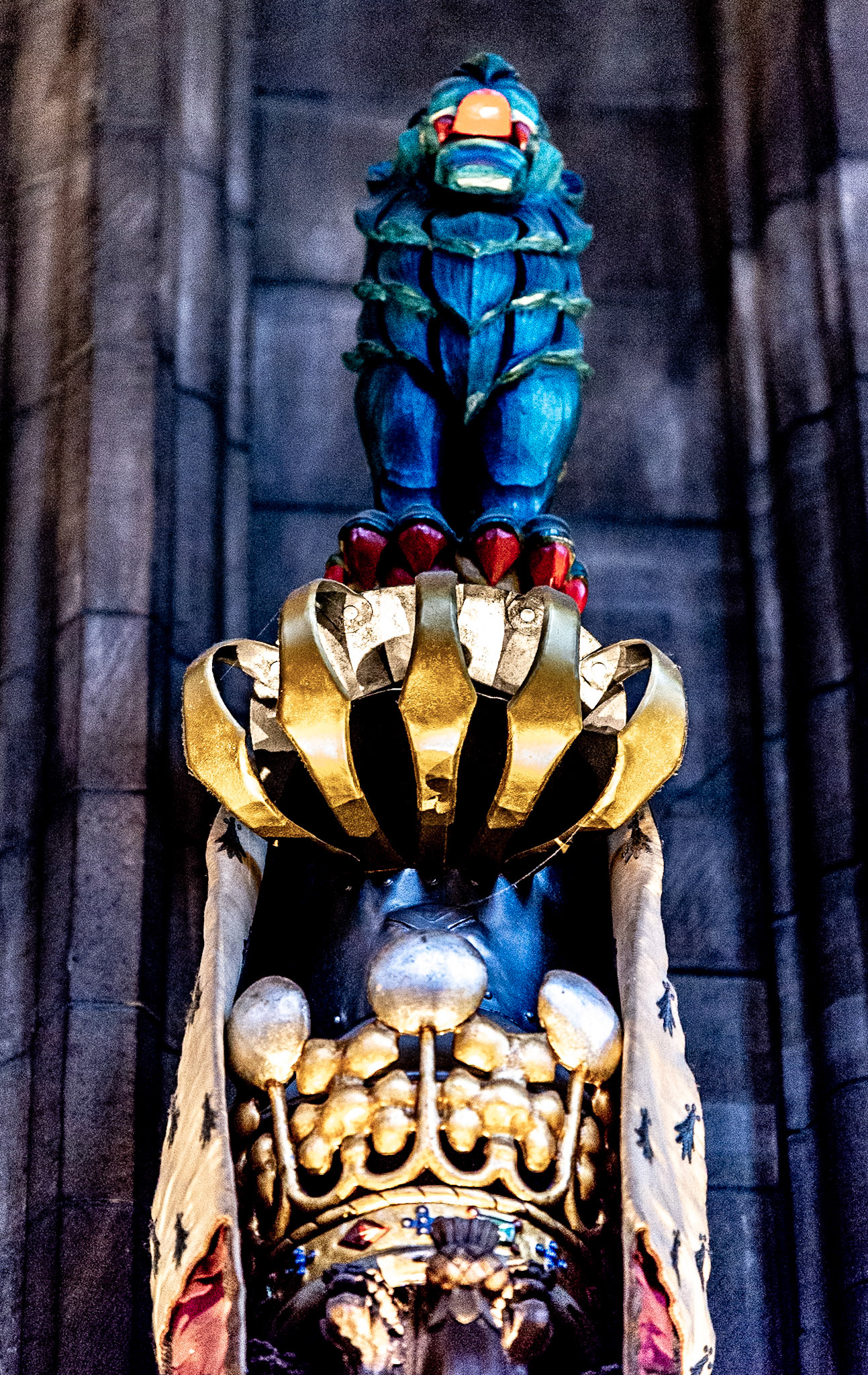 Sculpted crest atop a Knight's stall.