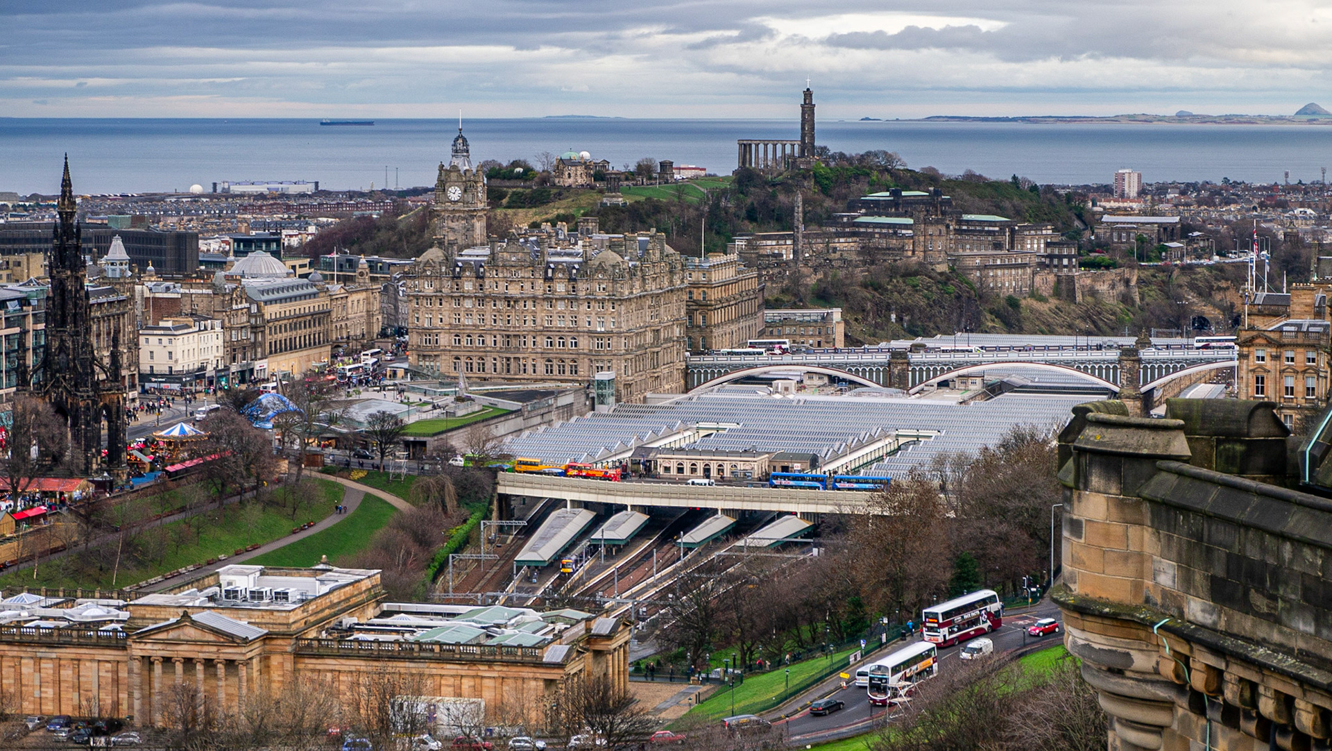 National Galleries of Scotland (lower left) and Waverly Station (center).