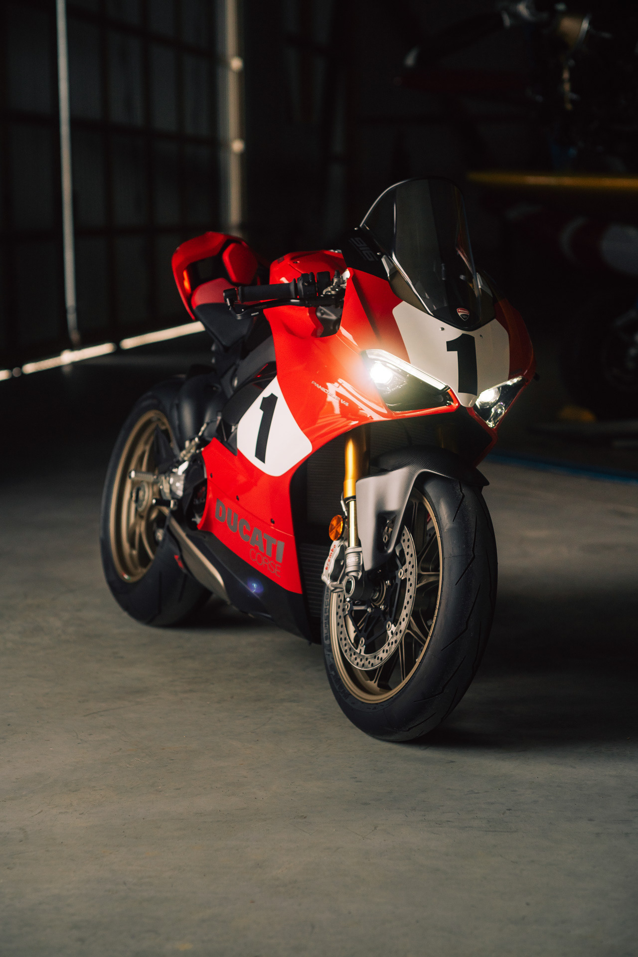 Ducati Panigale V4 25° ANNIVERSARIO 916  in front of Boeing Stearman at Jesenwang Airfield
