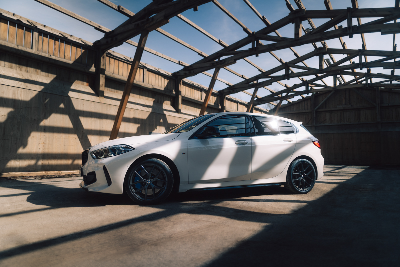 Lukas Müller Fotograf & Filmemacher - BMW M135i in Lostplace Location