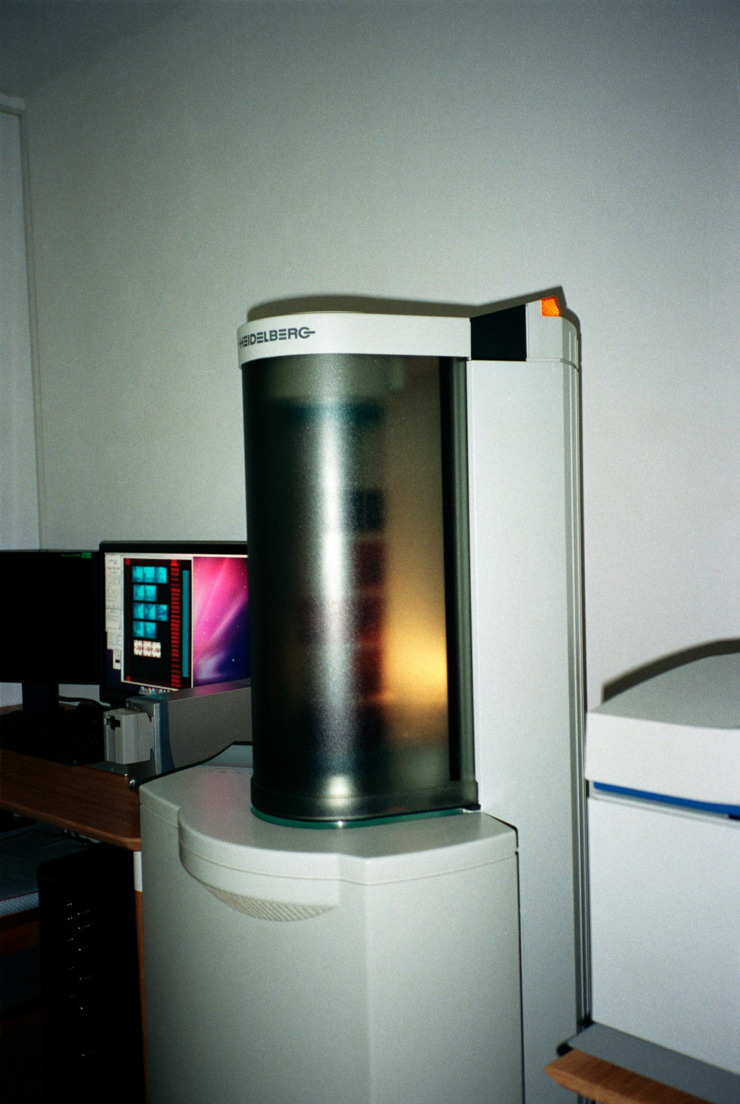 der Heidelberg Tango Trommelscanner von Zoom and Enhance in Puchheim bei München