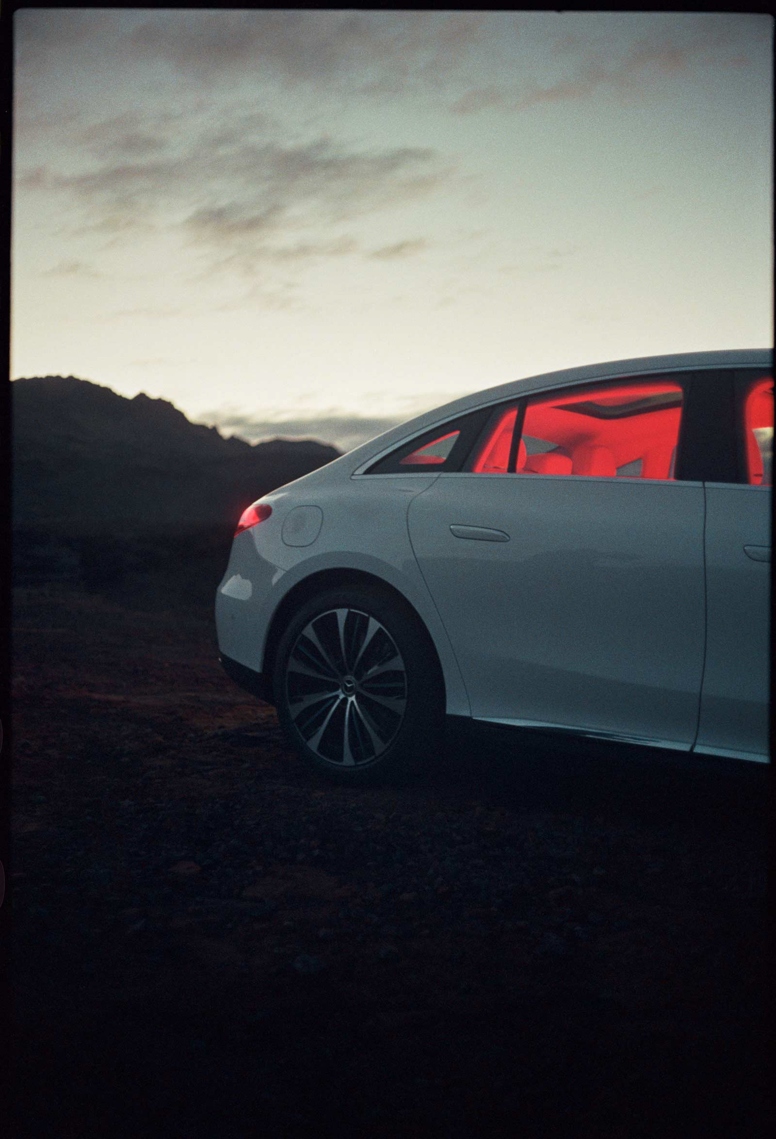 Mercedes-Benz-EQE-Iceland-Analogue-05