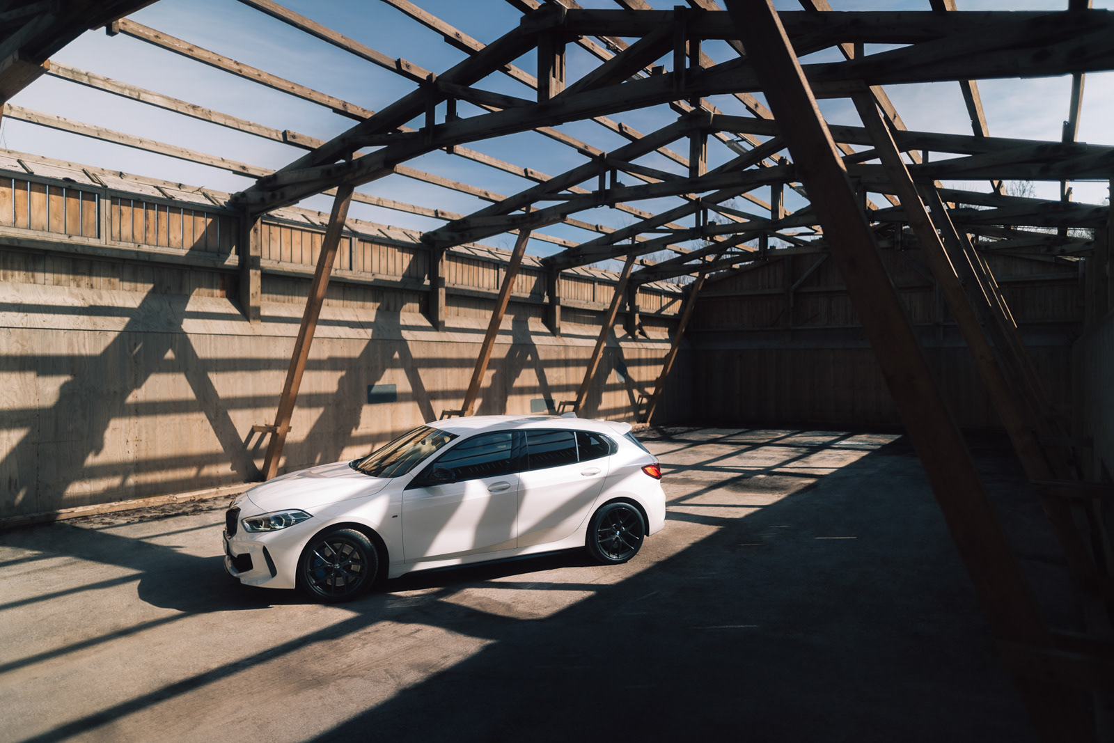 Lukas Müller Fotograf & Filmemacher - BMW M135i in Lostplace Location