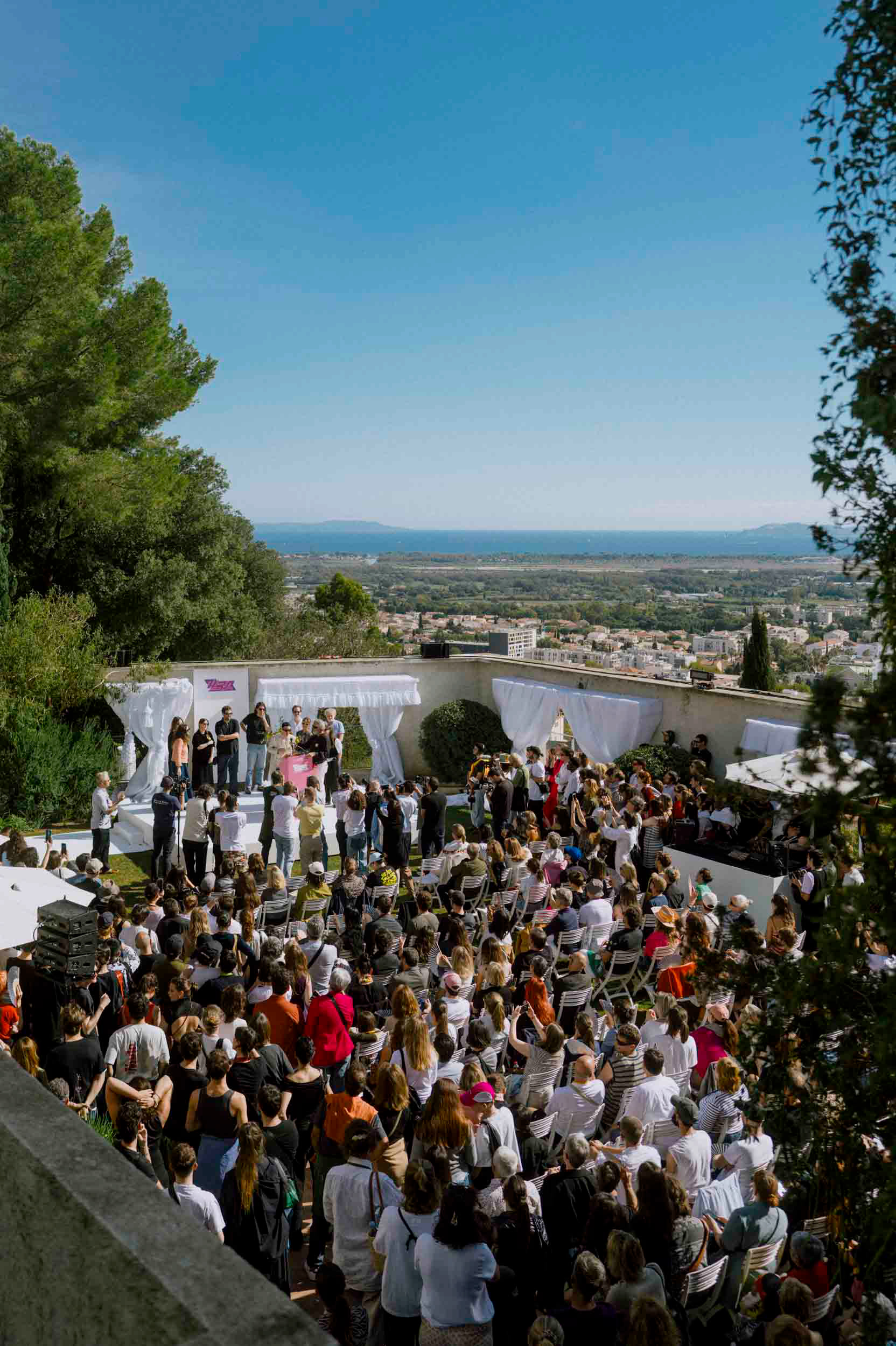 At the 39th Festival d’Hyères, Mercedes-Benz celebrated its commitment to innovative and responsible luxury and design. This year’s festival marked the 4th edition of the Mercedes-Benz Sustainability Mentorship, an initiative created to foster the next generation of fashion talent. Photographer: Lukas Müller