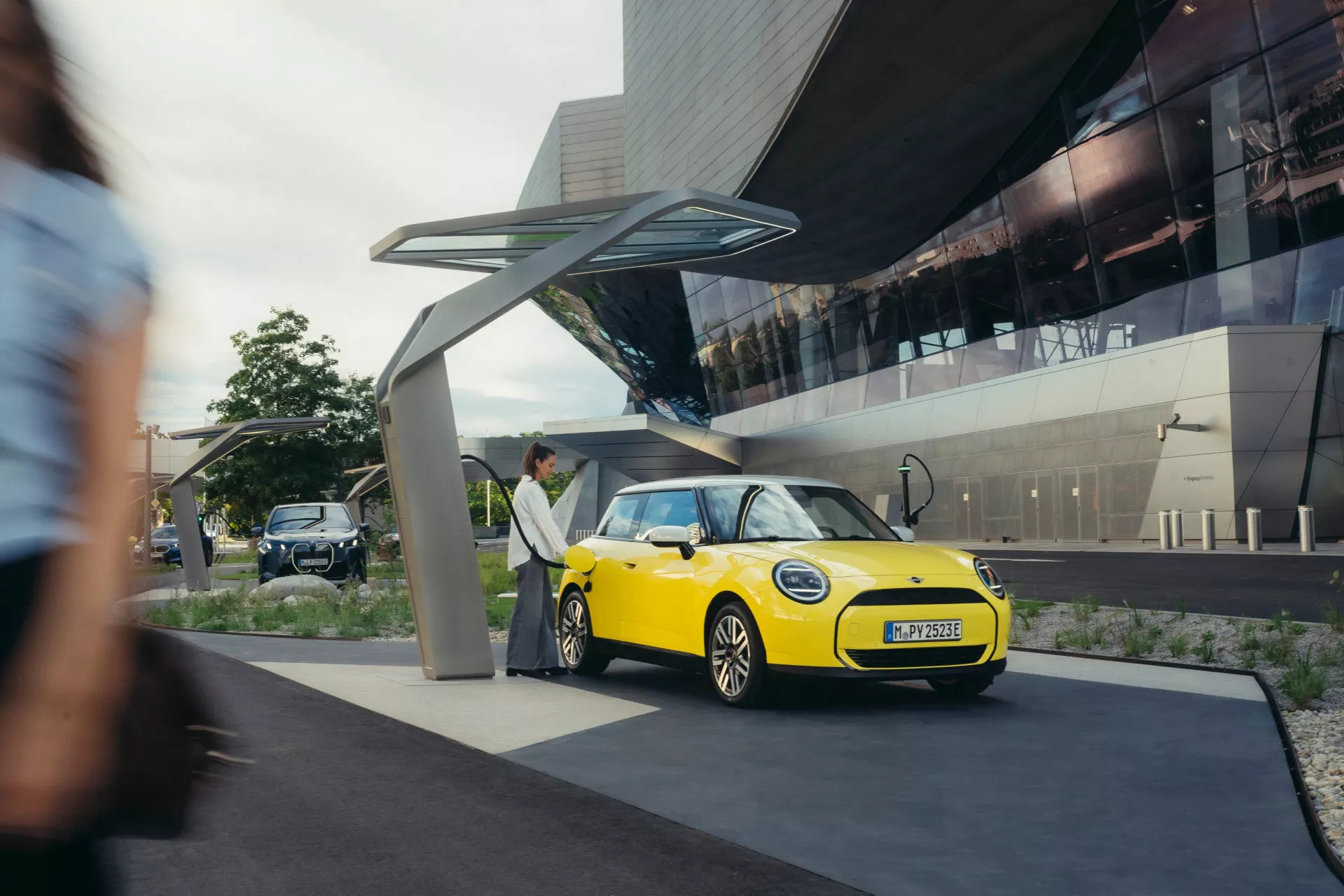 bmw welt high power charging park münchen munich lukas mueller photographer fotograf filmmaker