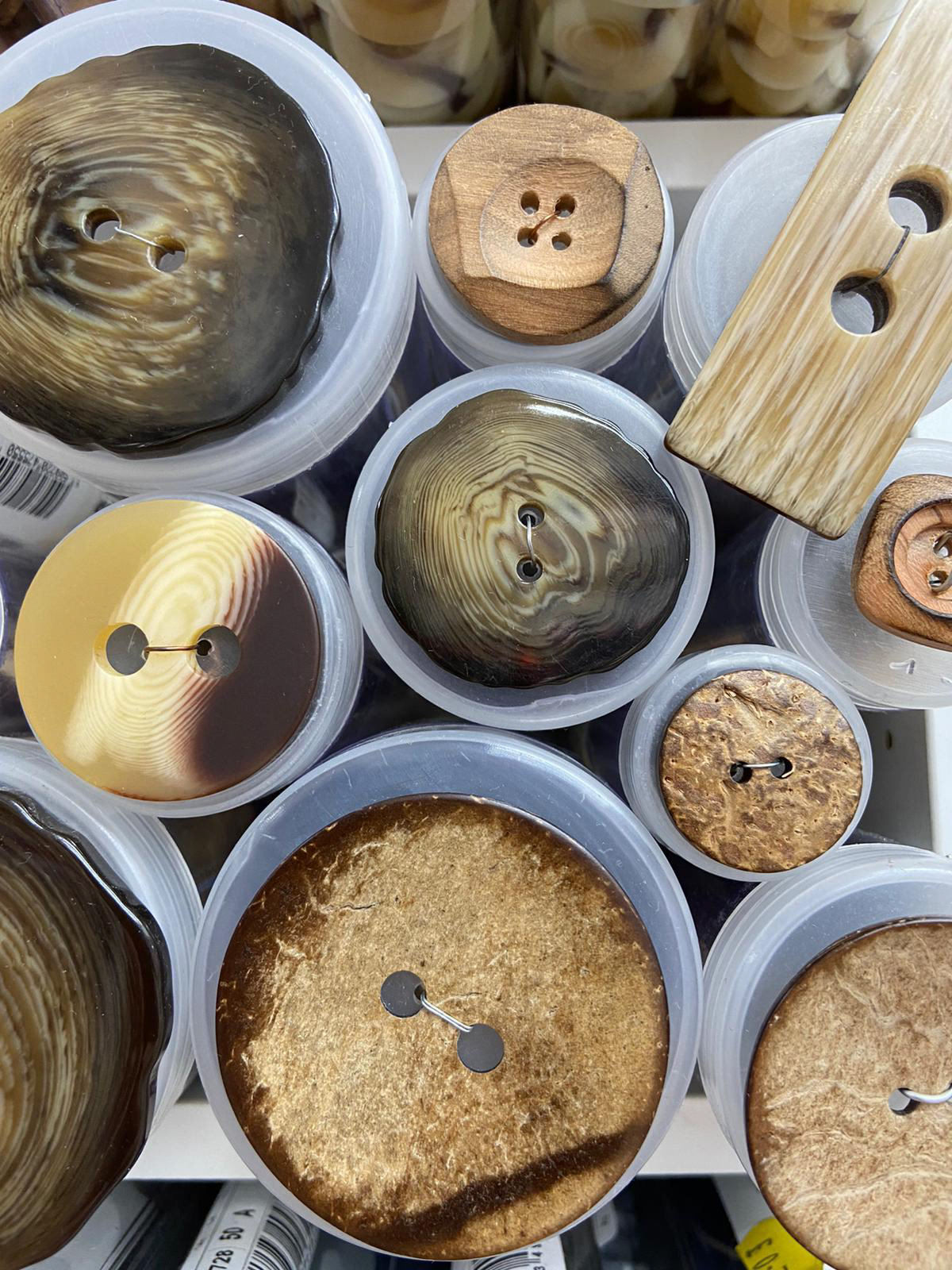 HUGE RANGE OF BUTTONS