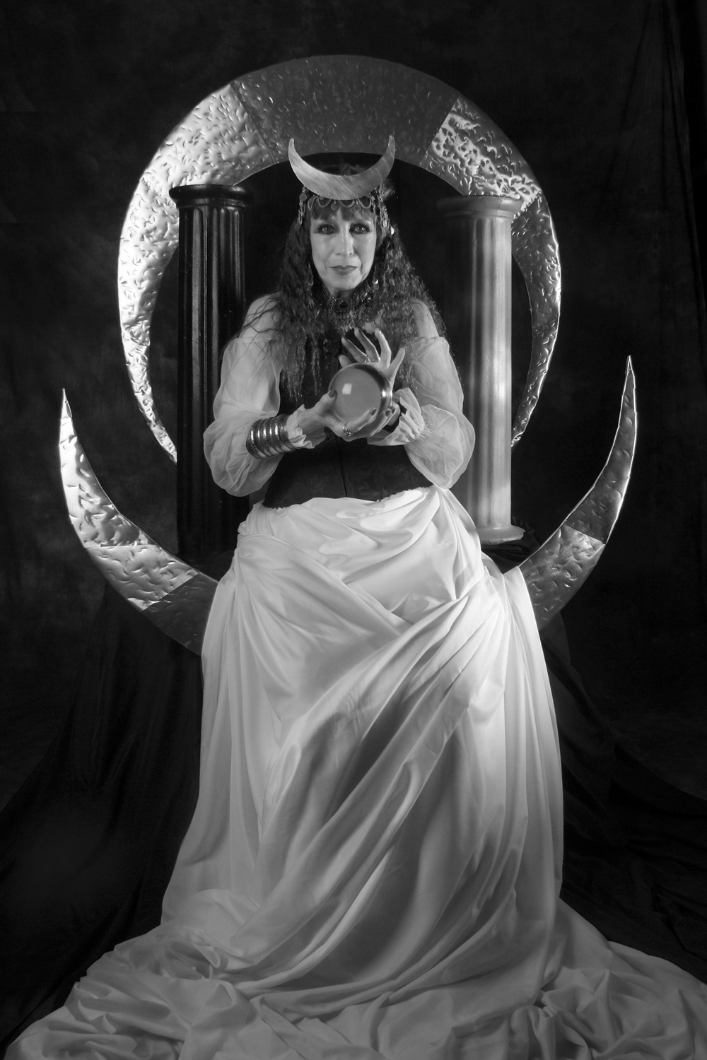 High Priestess, Salem Arcanum Tarot