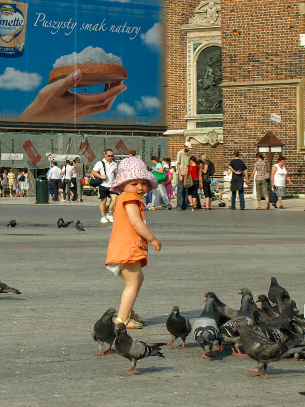 Kid and birds - Krakow - Poland - 2009