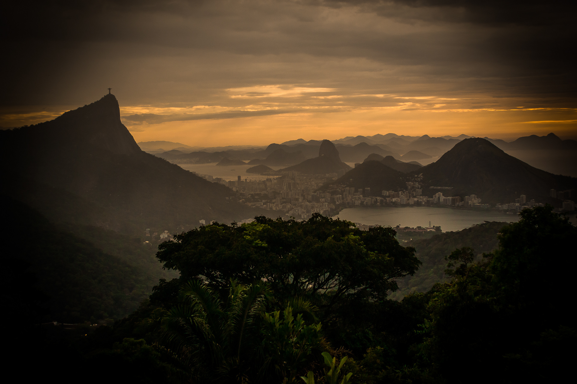Cristo and Rodrigo de Freitas Lagoon