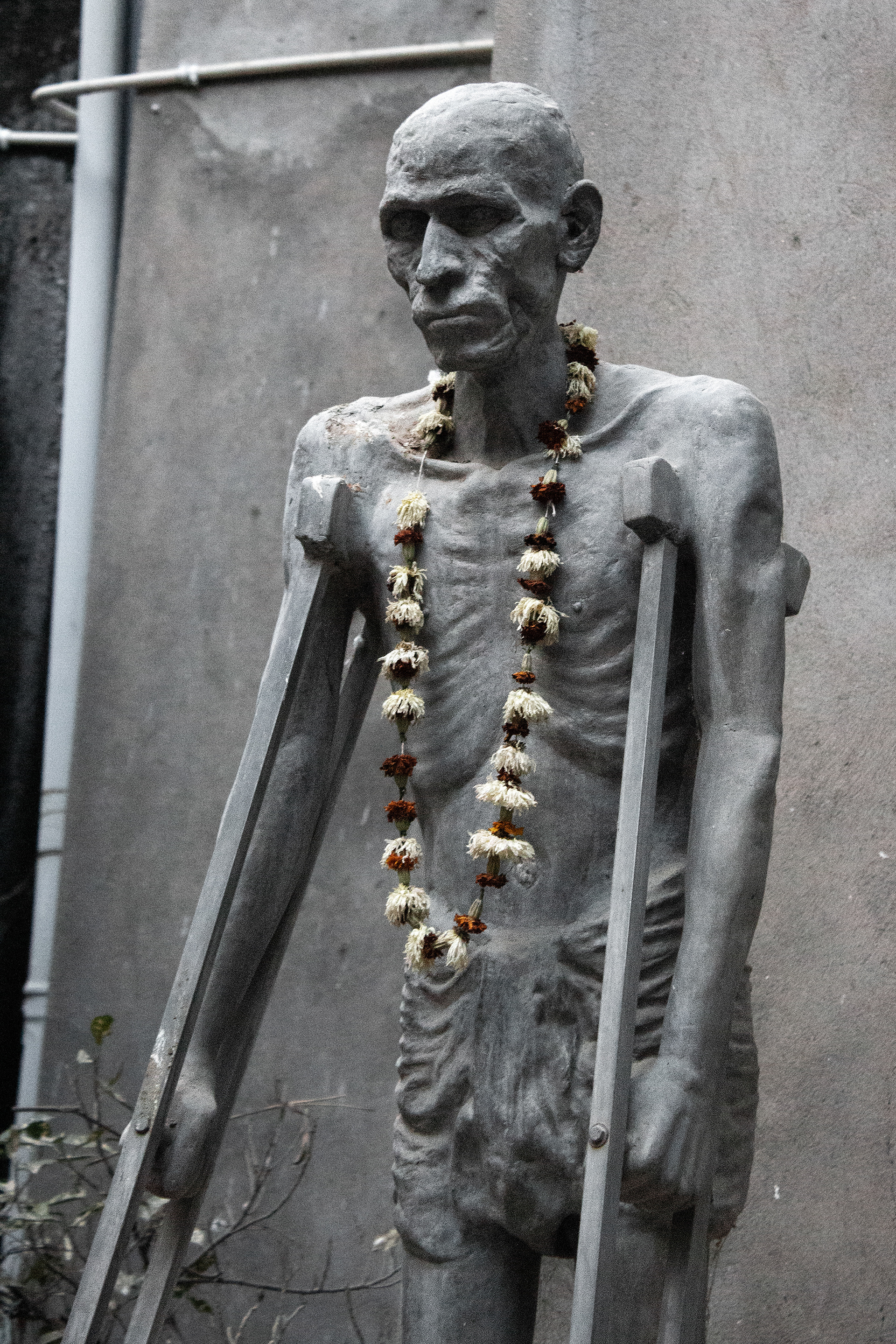 The statue at the front of the Jaipur Foot building.