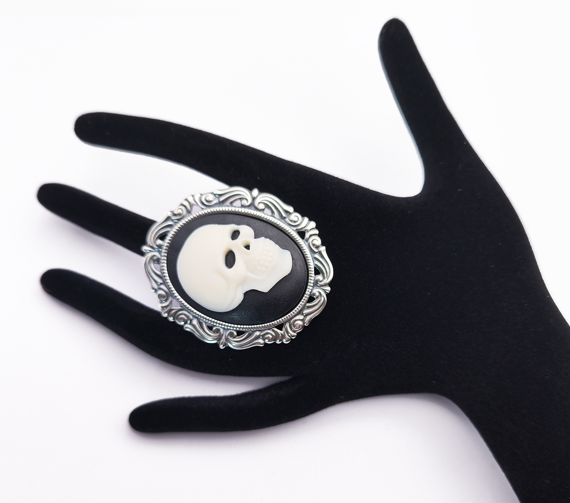 SCR5  £3.95 Cameo 40x30mm
