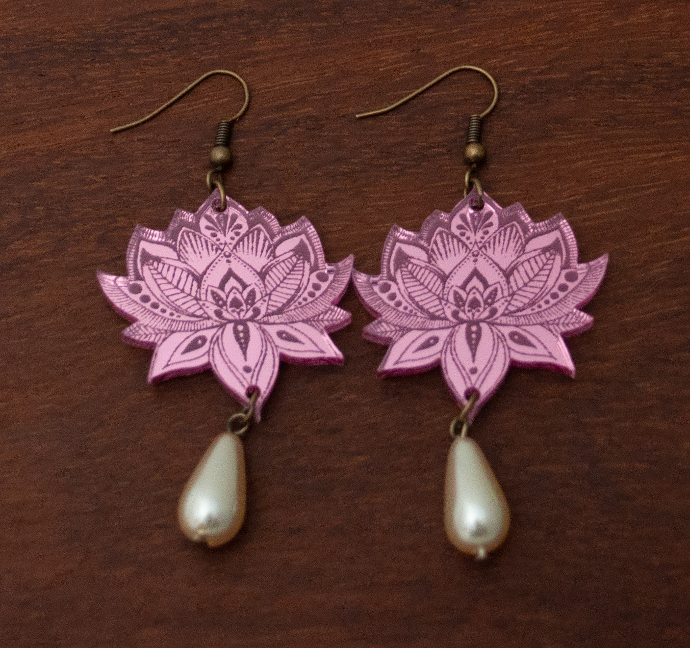 Lotus earring £3.95