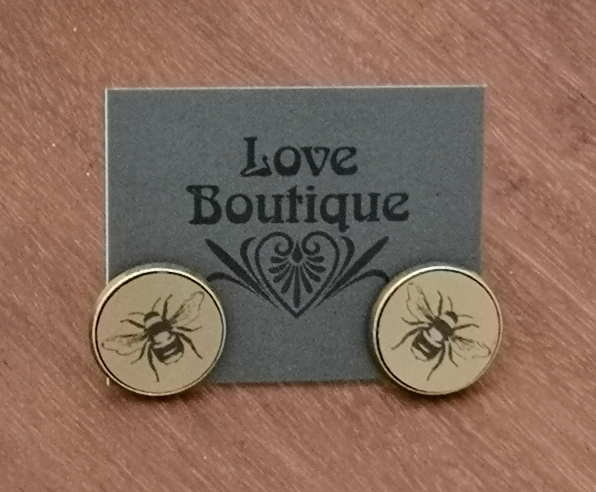 Engraved bee metal studs £2.95