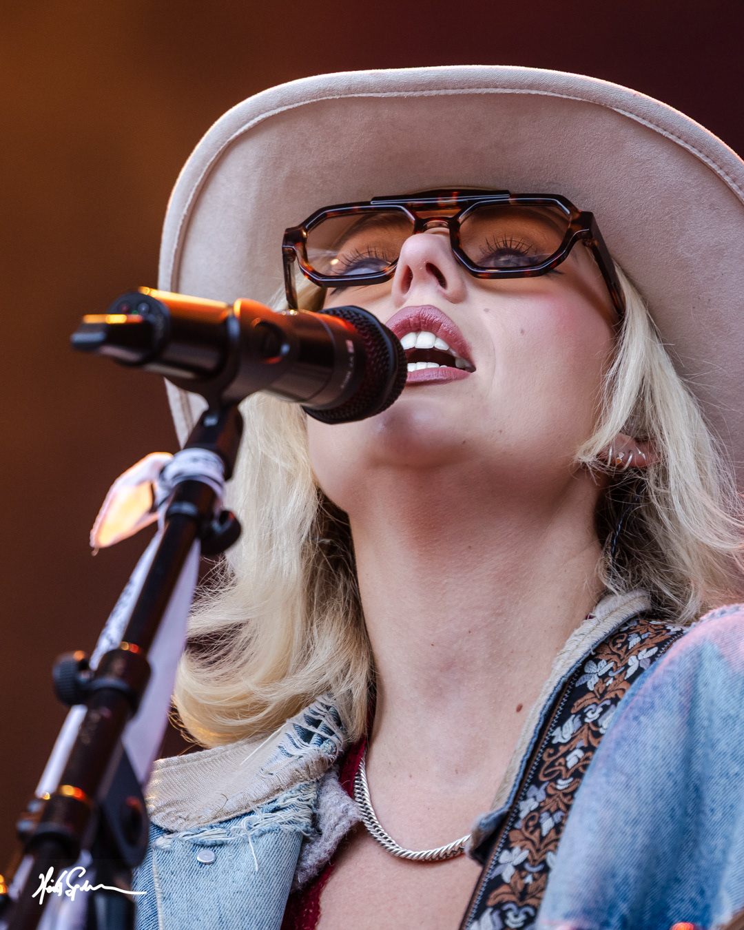 Country Roads – The Sounds of Nashville