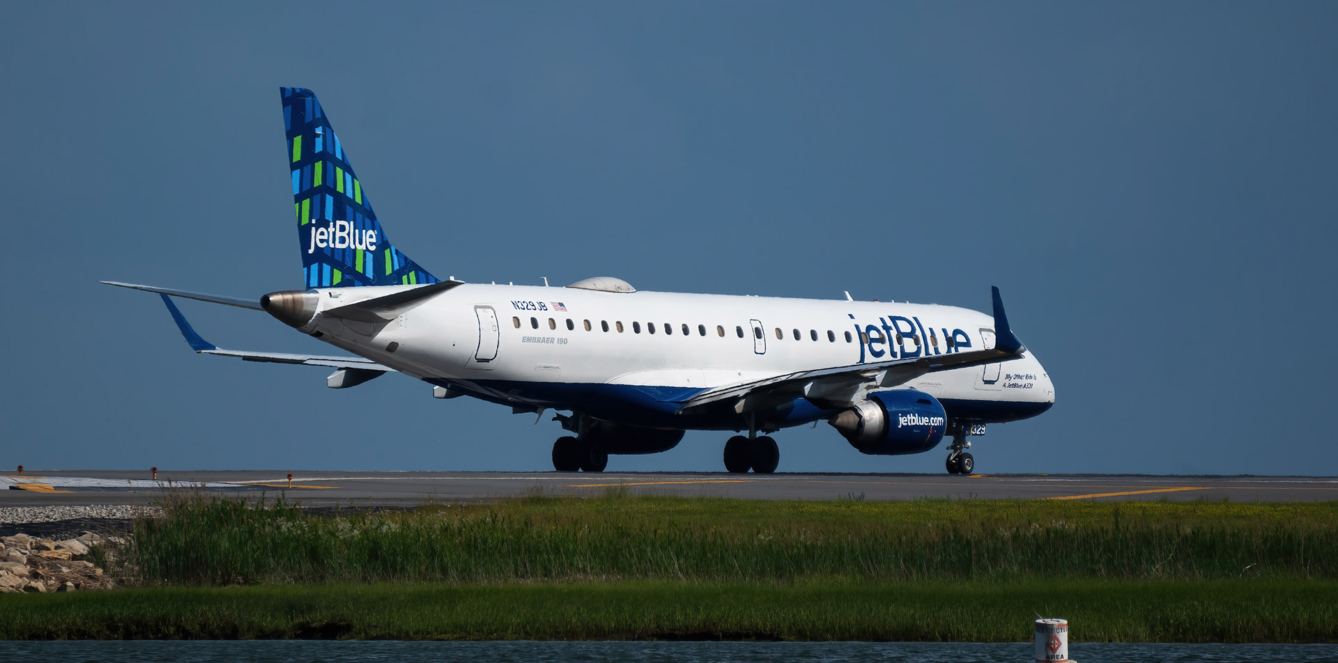 JetBlue E190 - Boston MA