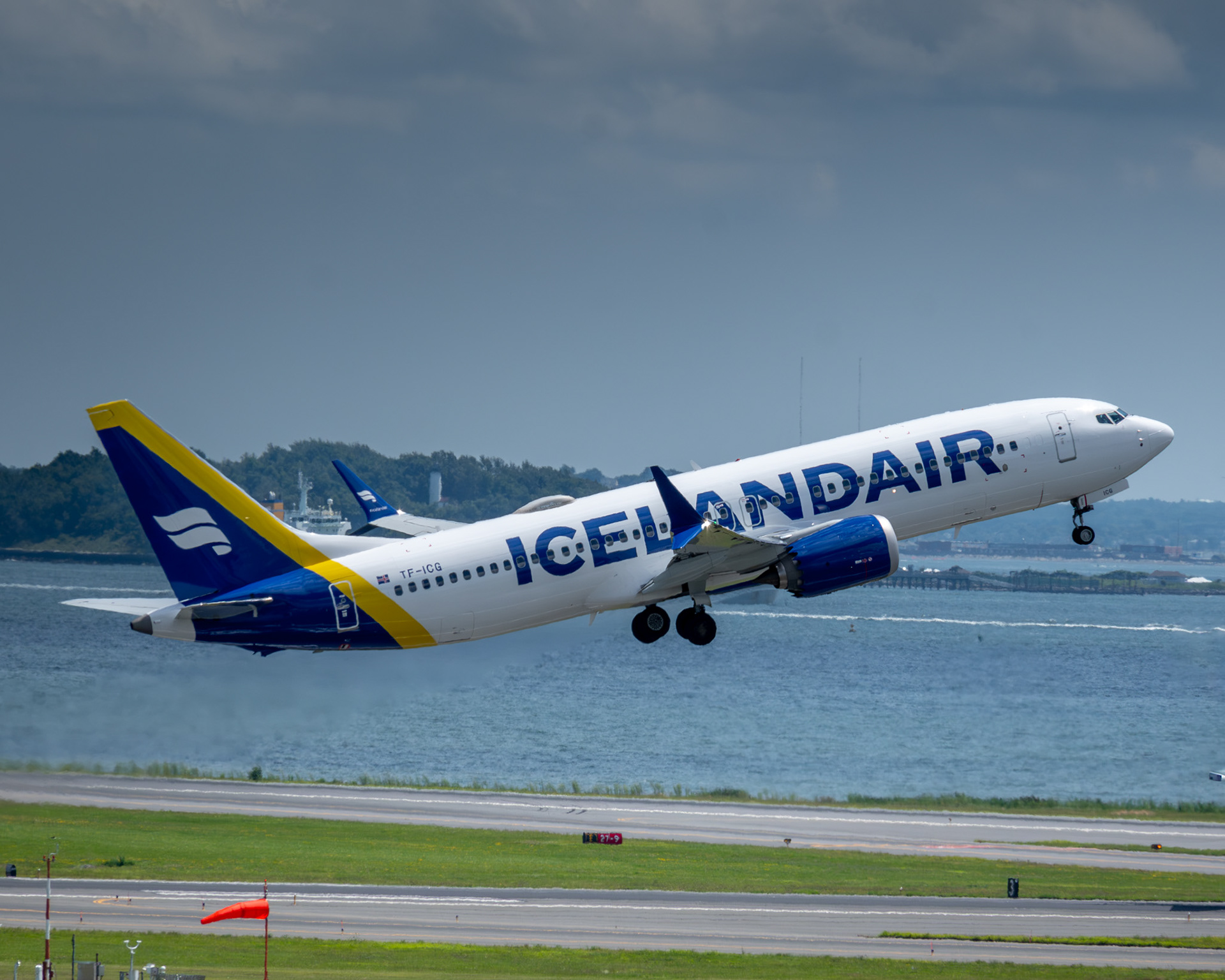 Icelandair 737 MAX - Boston MA