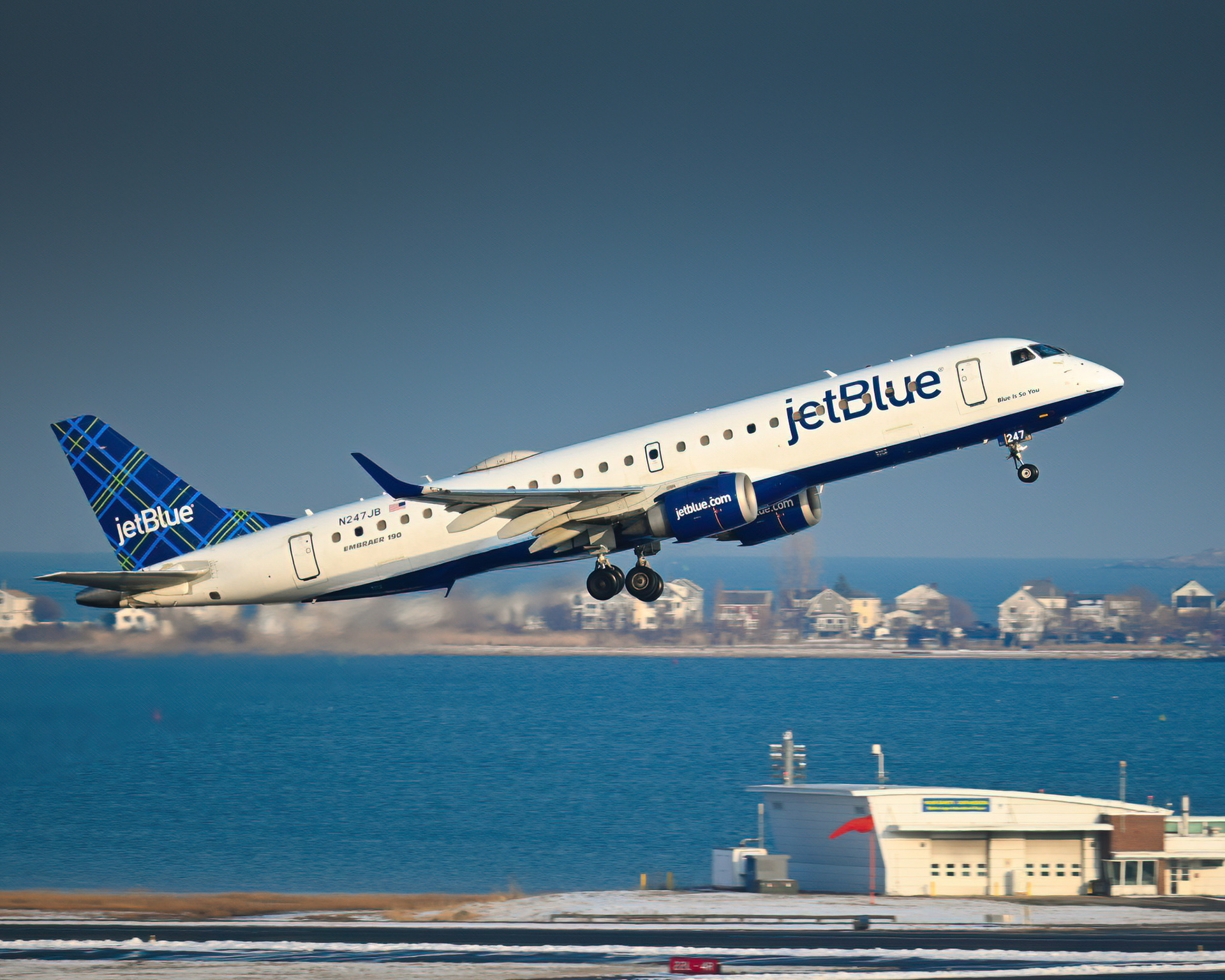 JetBlue E190 - Boston MA