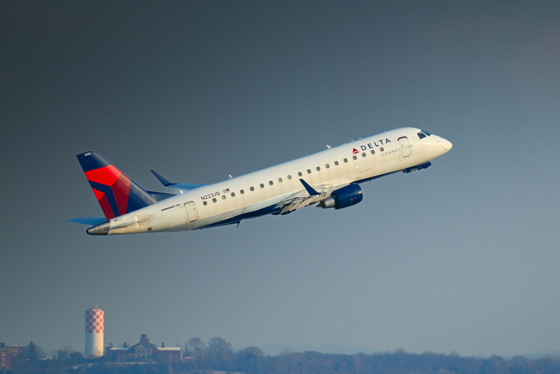 Delta Connection E175 - Boston MA