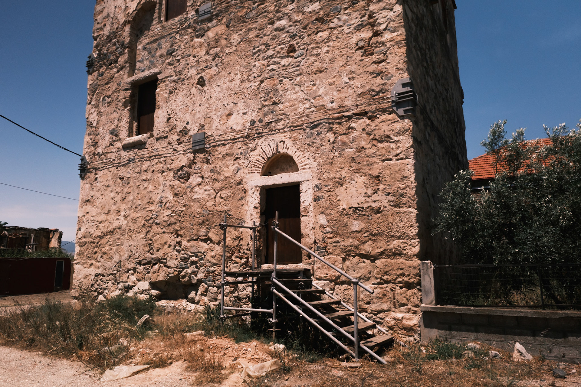 Πύργος Ζωγράφου, Οικισμός Ζωγράφου, Δήμος Νέας Προποντίδας, Χαλκιδική, Ελλάδα. Πιθανή κατασκευή μετά το 1325. Ιούνιος 2024, Maria Kalafatsi