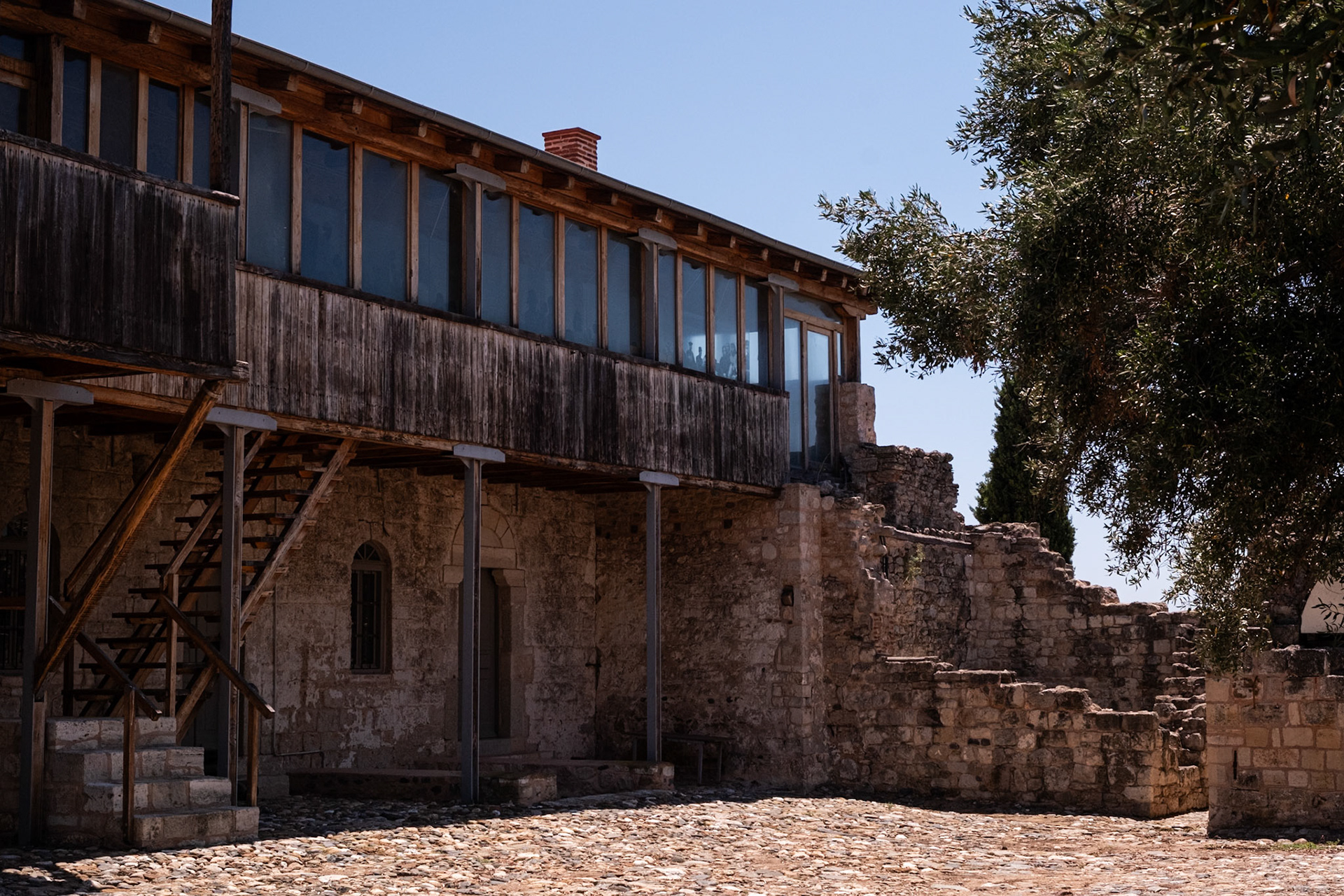 Μαγαζάρα, αρσανάς μετοχικού συγκροτήματος Μονής Βατοπεδίου. Παραλία Νέας Τρίγλιας.Κατασκευή αρχές 20ου αιώνα. Ιανουάριος 2025, Maria Kalafatsi
